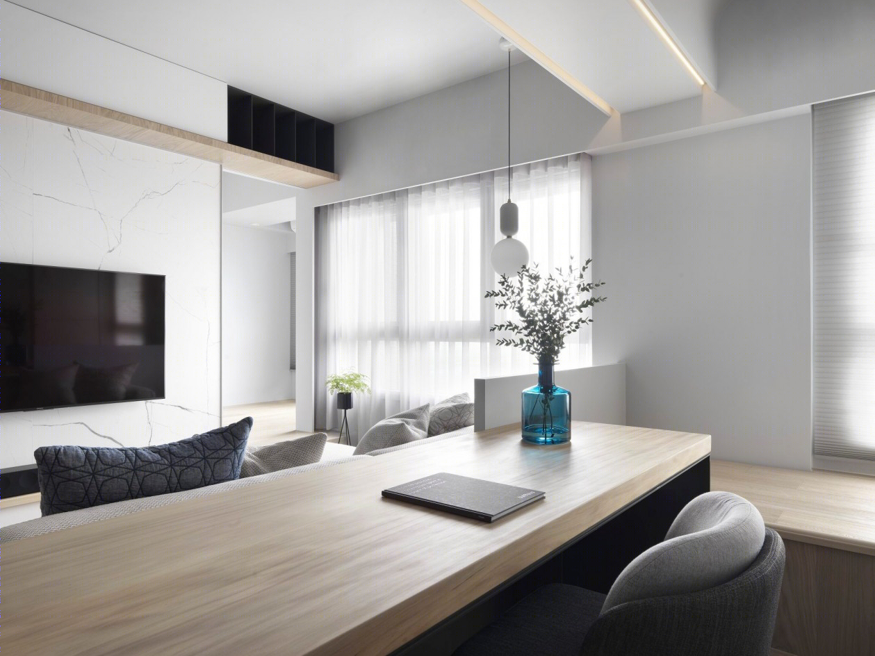 夫妻住宅巧变更衣室，实木石纹砖营造温馨人文空间-5