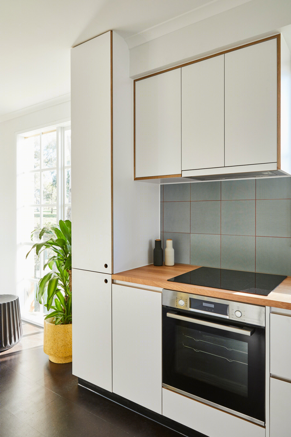 翻新 90 年代联排别墅，明亮温馨的河畔之家-15