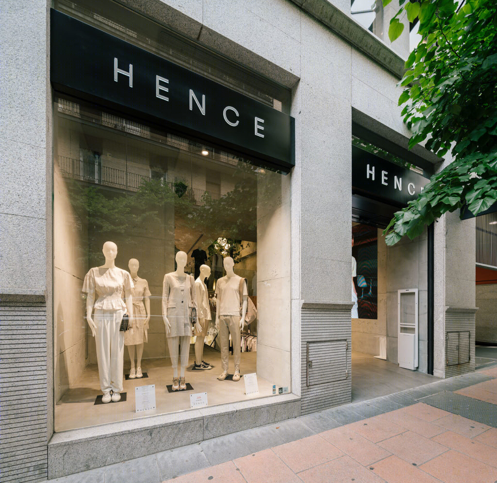 Madrid 旗舰店的室内设计亮点是空间利用和环保材料的运用-34
