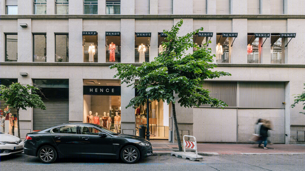 Madrid 旗舰店的室内设计亮点是空间利用和环保材料的运用-36
