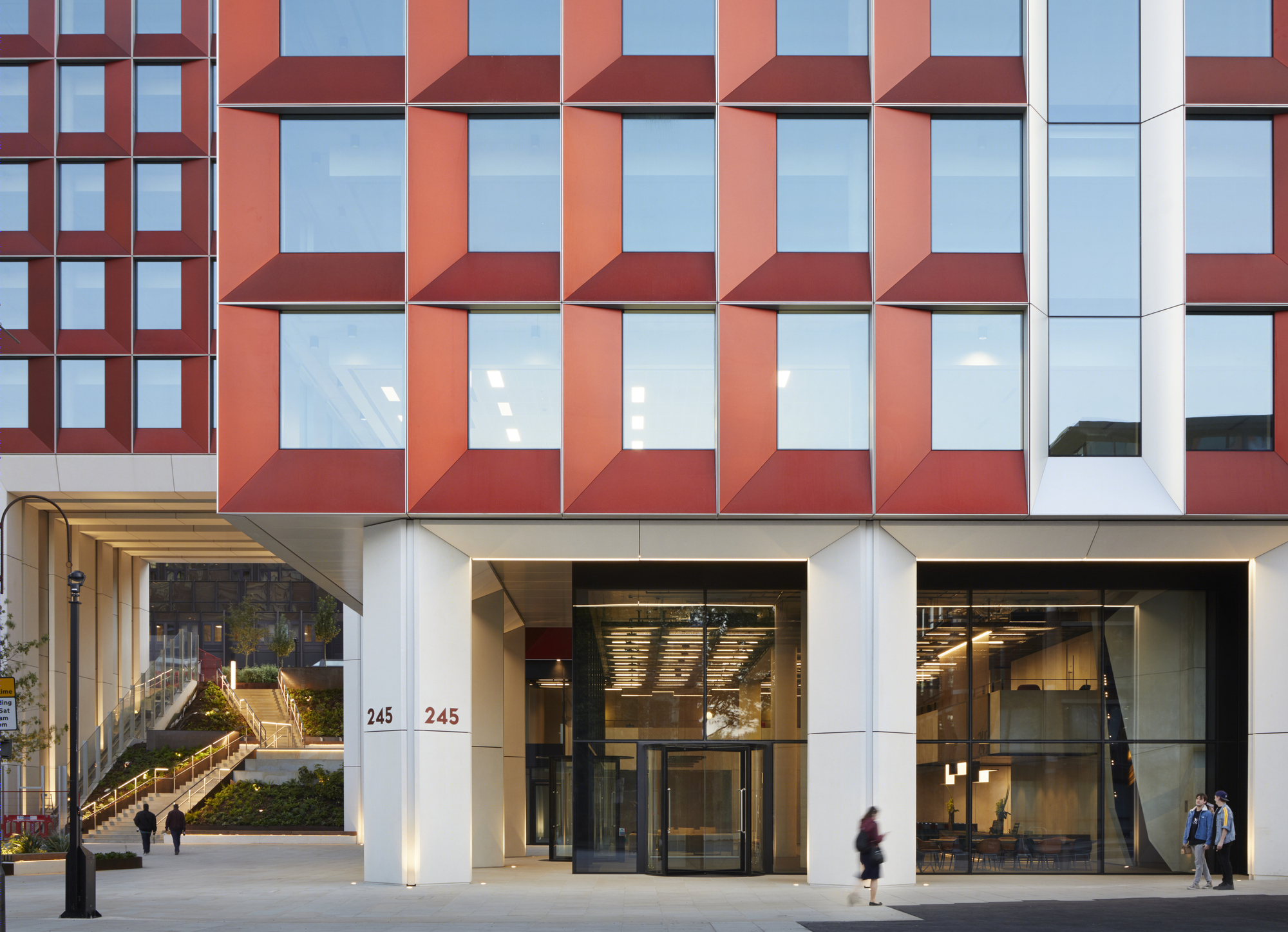 伦敦 Hammersmith 路 245 号办公建筑室内设计亮点与分析-11
