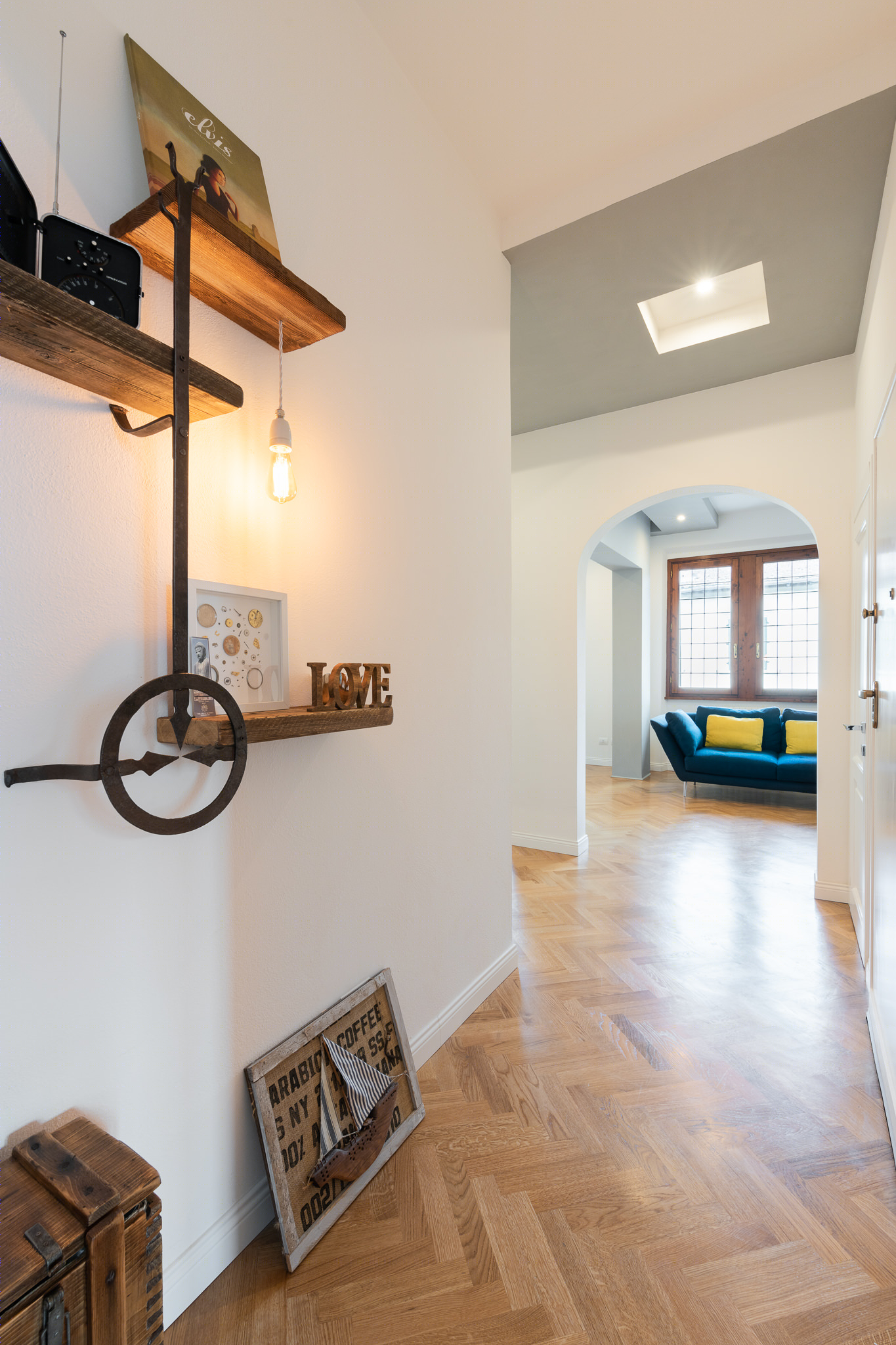 历史韵味与现代生活完美融合的意大利公寓改造-9