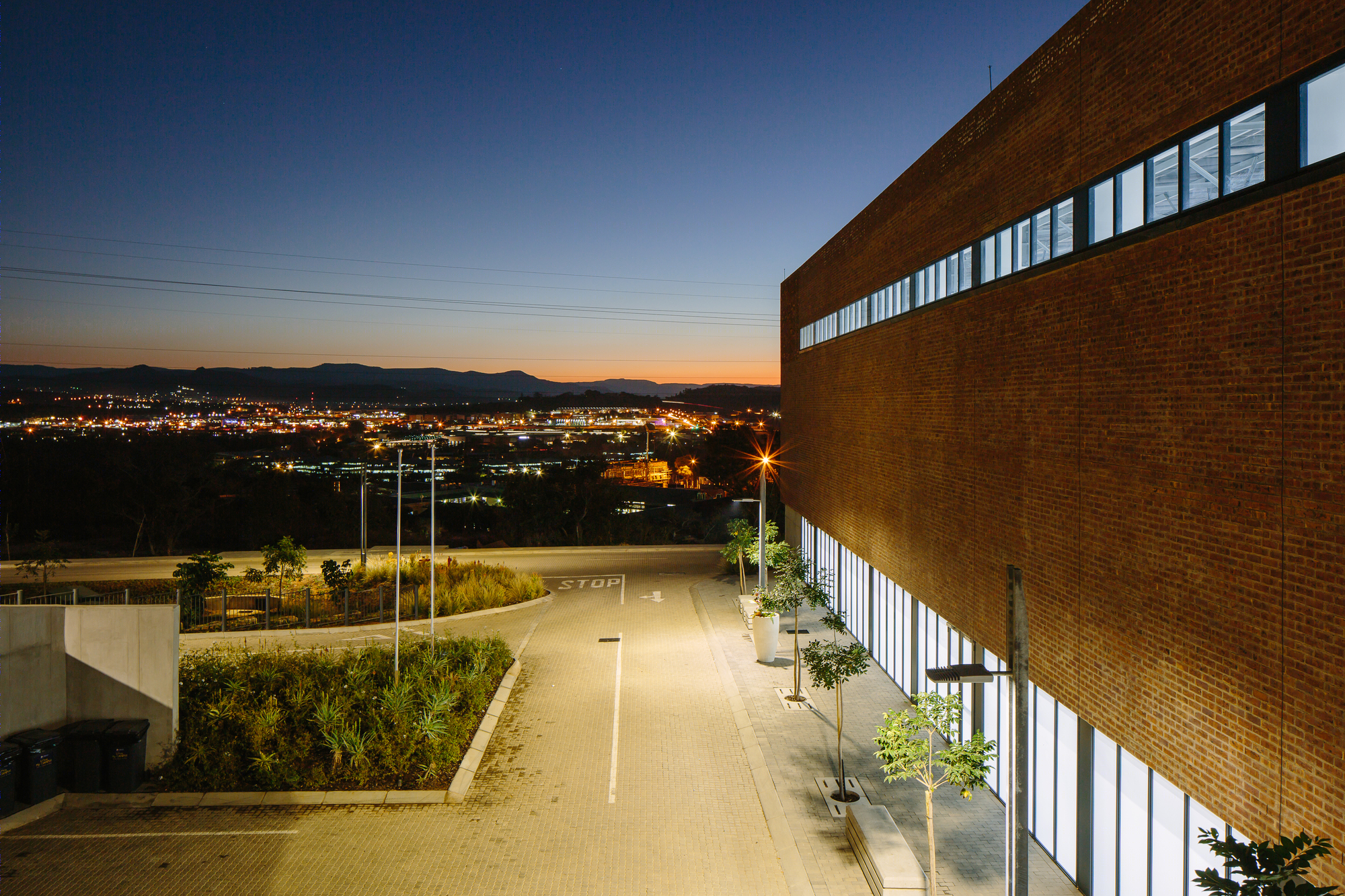 南非 Mpumalanga 大学融合自然景观的学生公寓设计-19