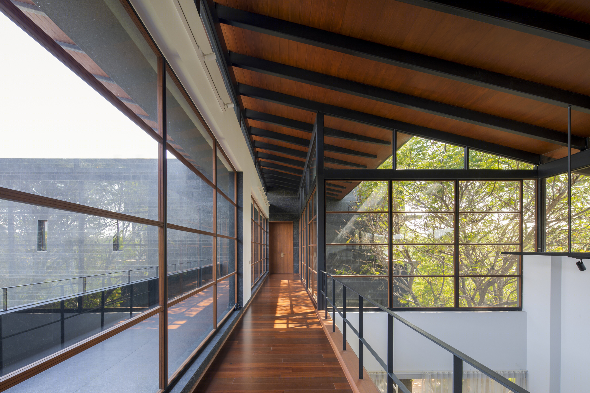 印度风情绿色别墅，永恒石材的低调奢华-3