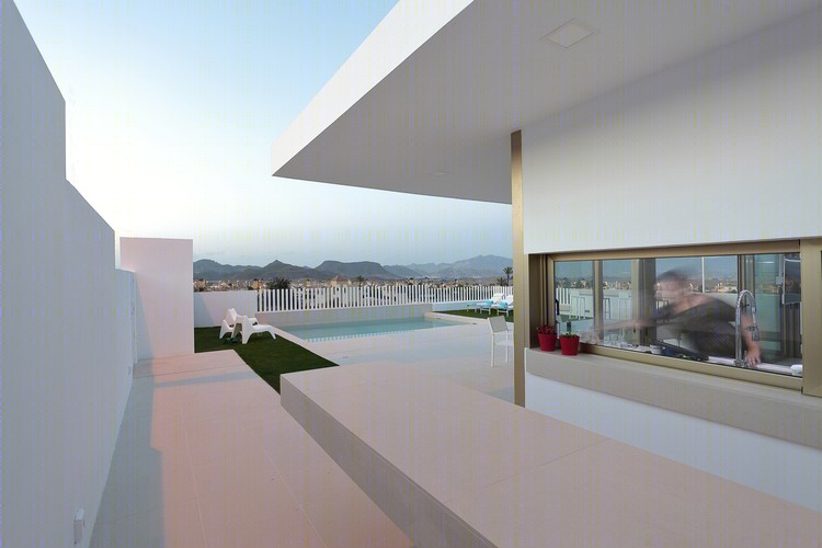 西班牙马扎隆镇悬臂式门廊住宅-2