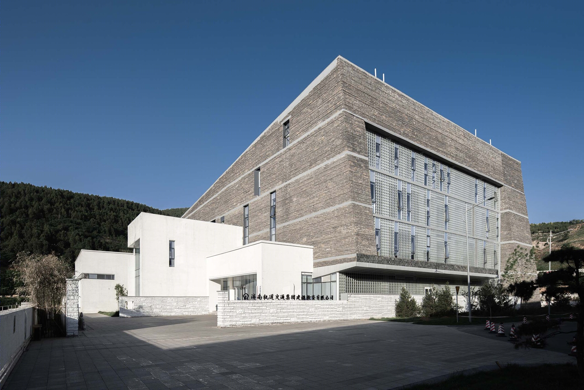 济南龙洞停车多功能建筑-4