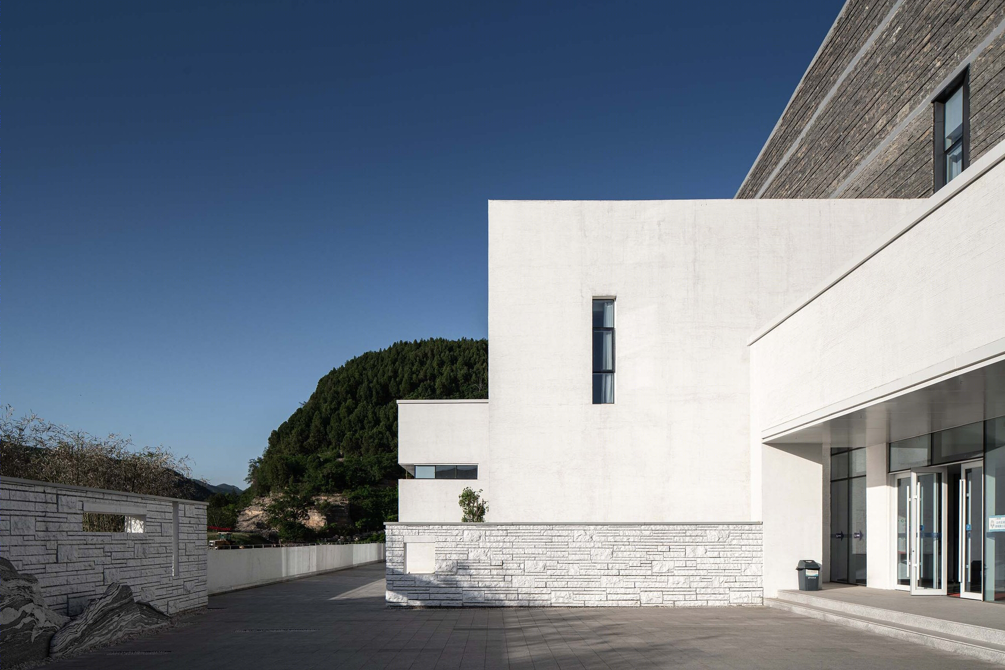 济南龙洞停车多功能建筑-5