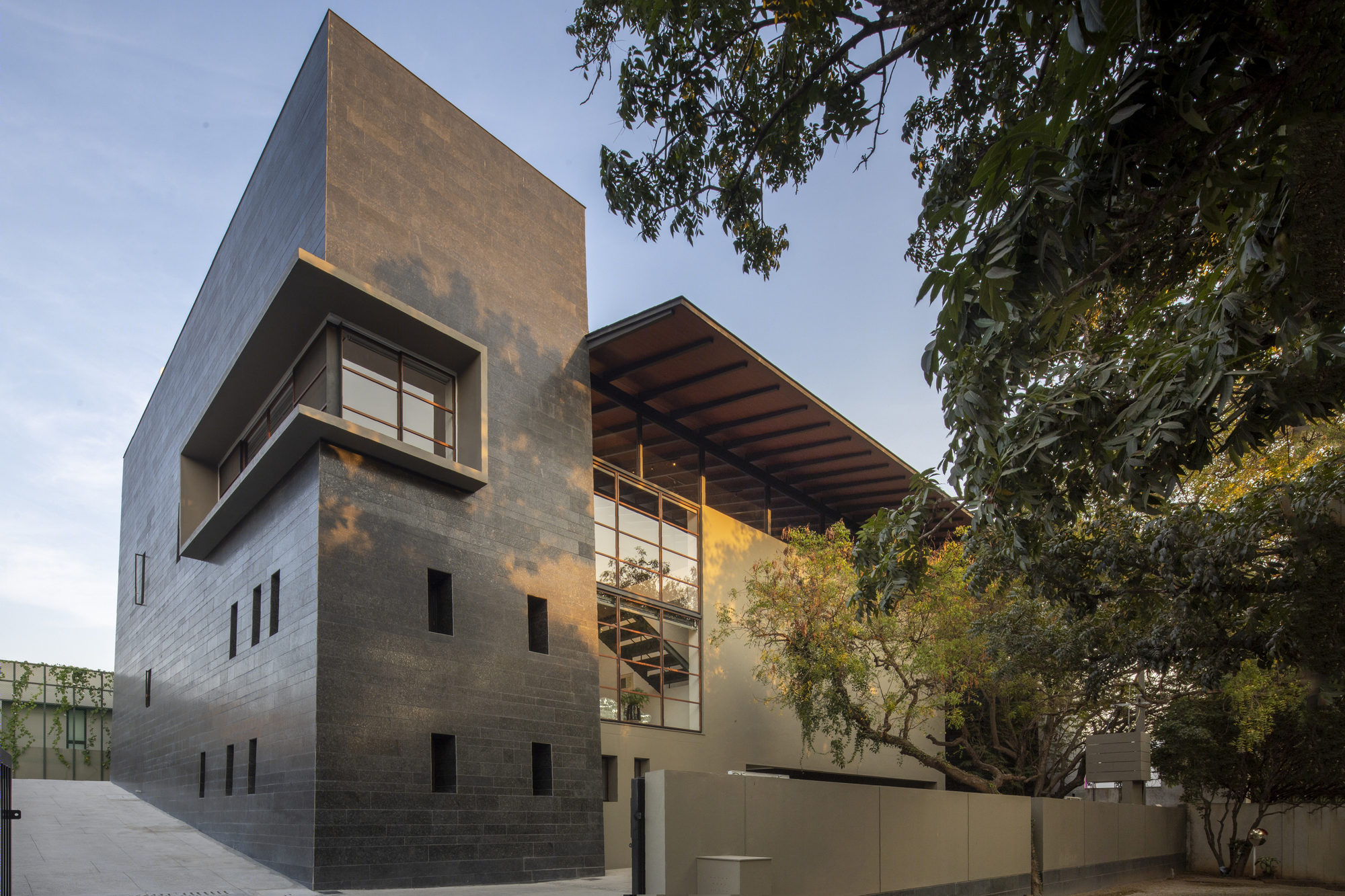 印度风情绿色别墅，永恒石材的低调奢华-8