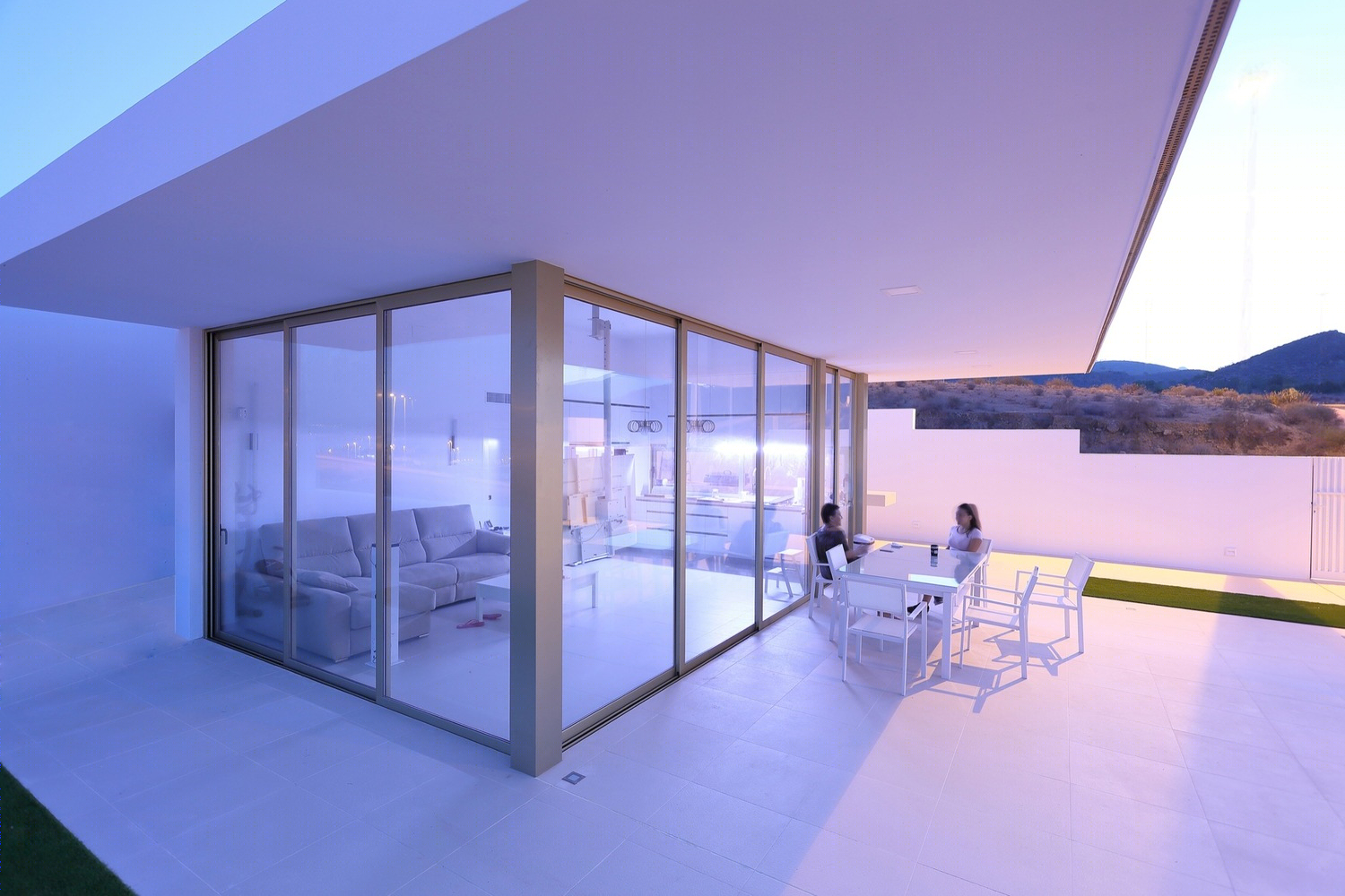 西班牙马扎隆镇悬臂式门廊住宅-30