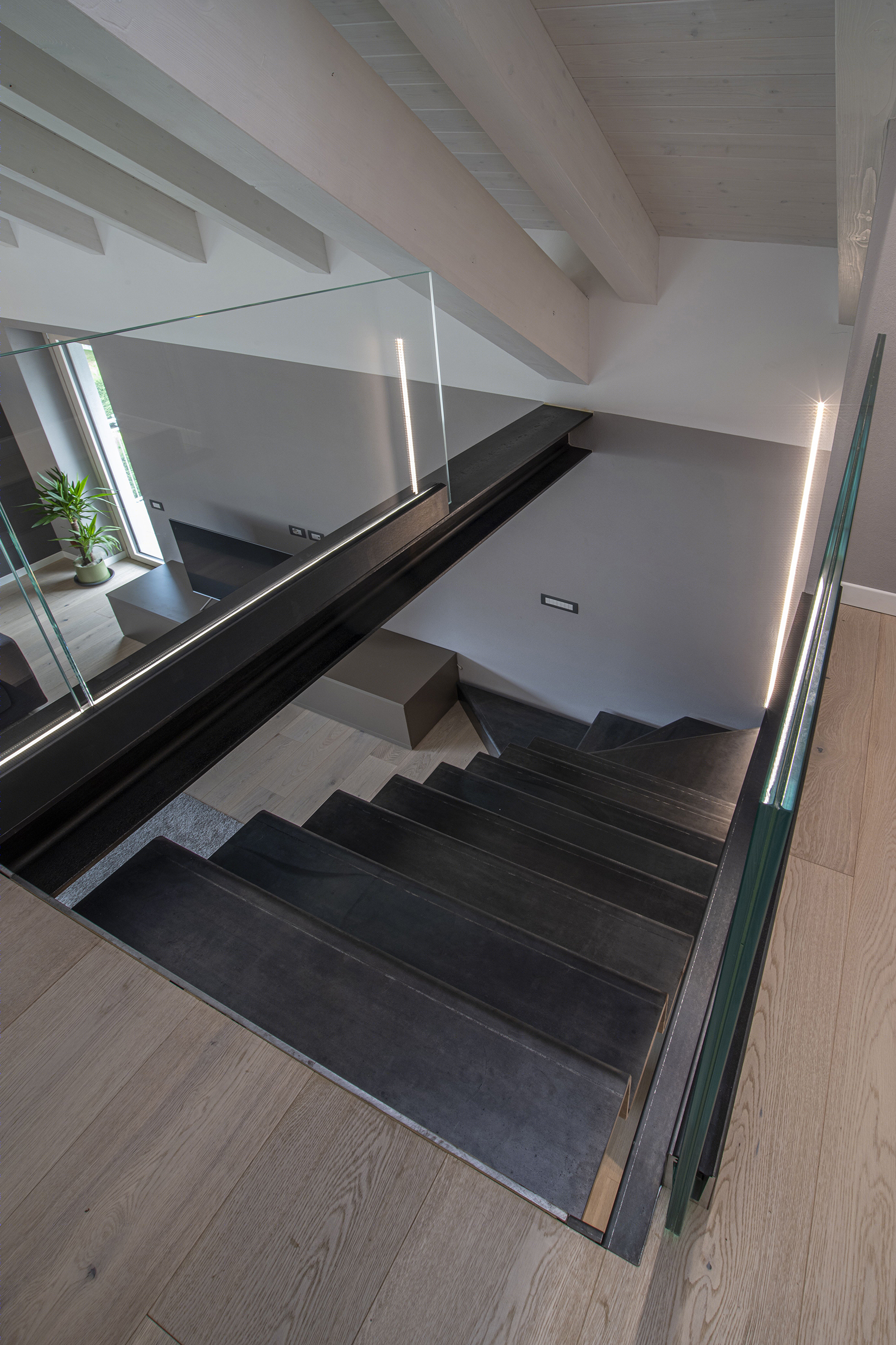 意大利设计师打造的城市公寓室内设计-12