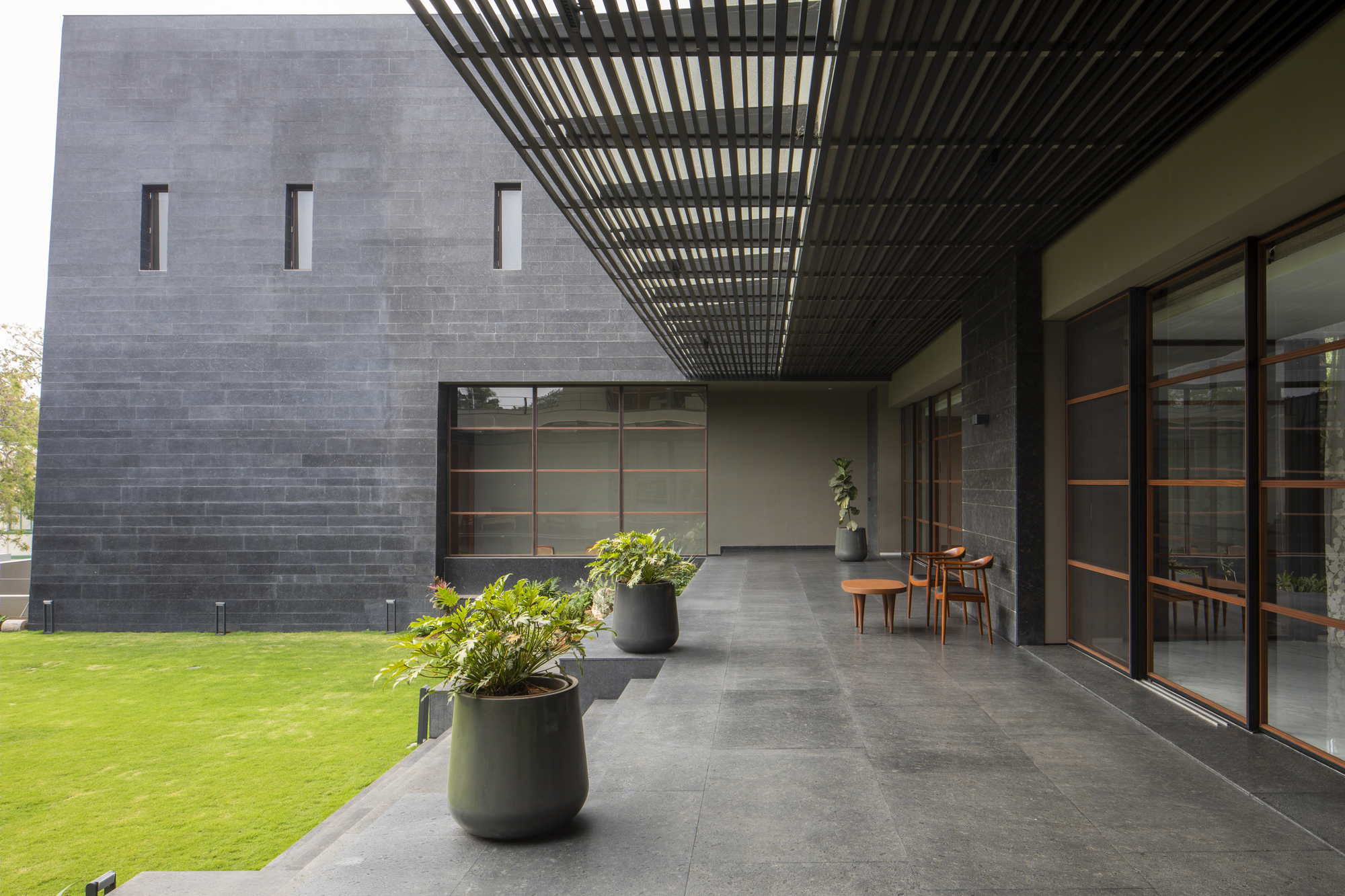 印度风情绿色别墅，永恒石材的低调奢华-13