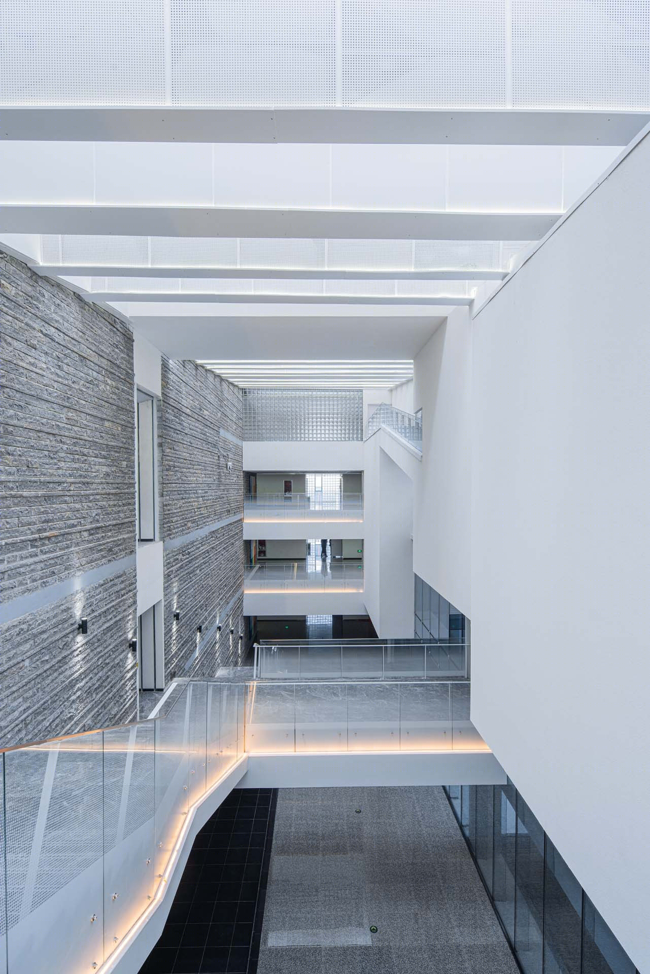 济南龙洞停车多功能建筑-14