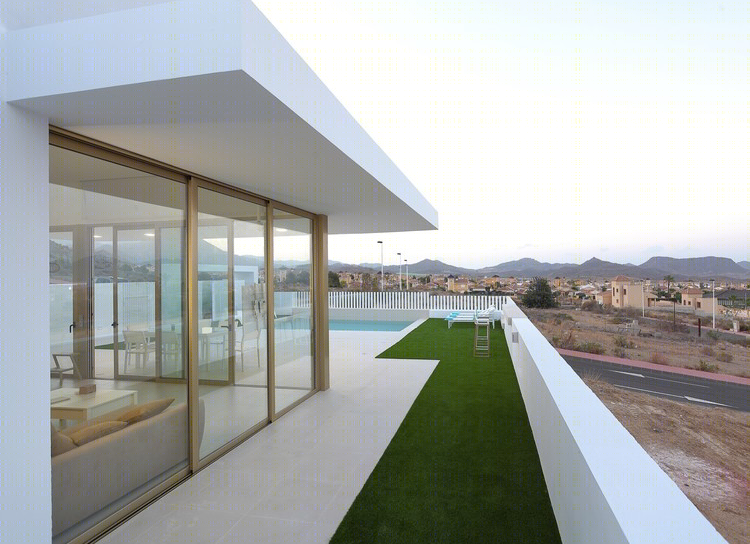 西班牙马扎隆镇悬臂式门廊住宅-33