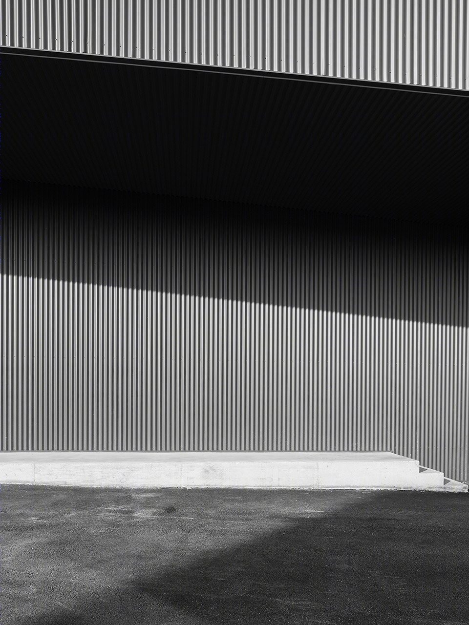 波纹板包裹的葡萄牙消防员总部大楼扩建-44