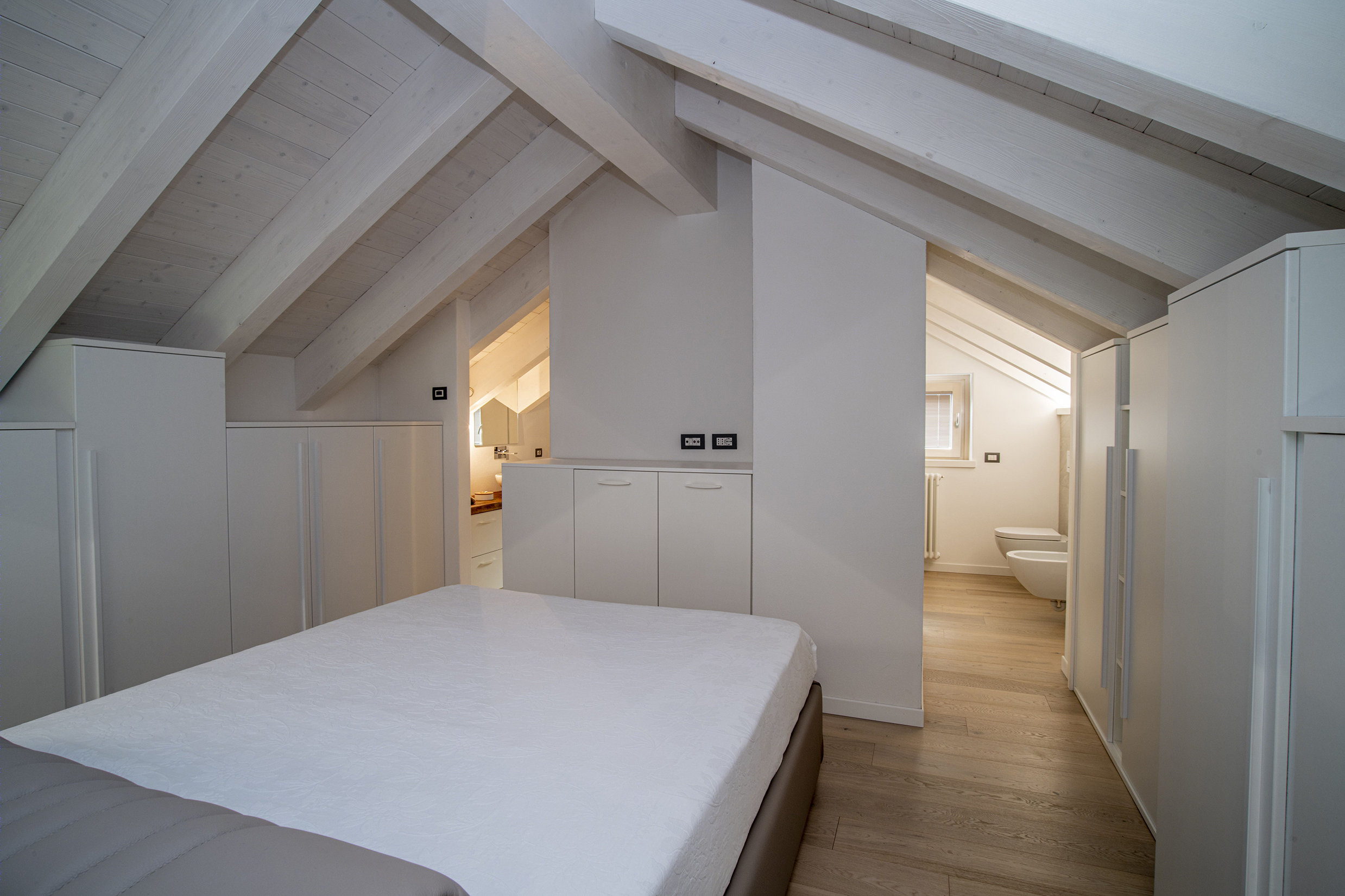 意大利设计师打造的城市公寓室内设计-18