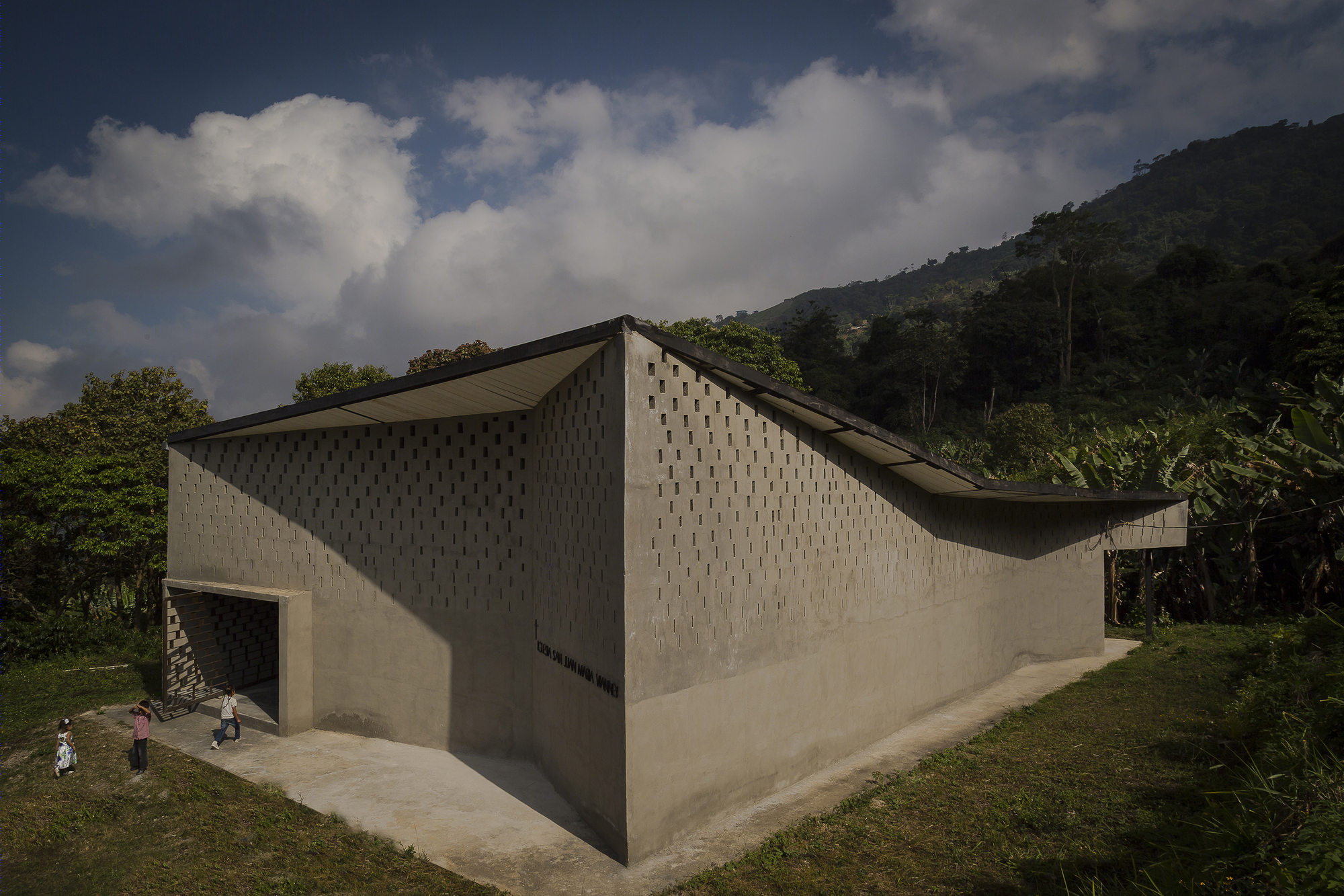 委内瑞拉山间社区教堂 | San Juan María Vianney Church-16