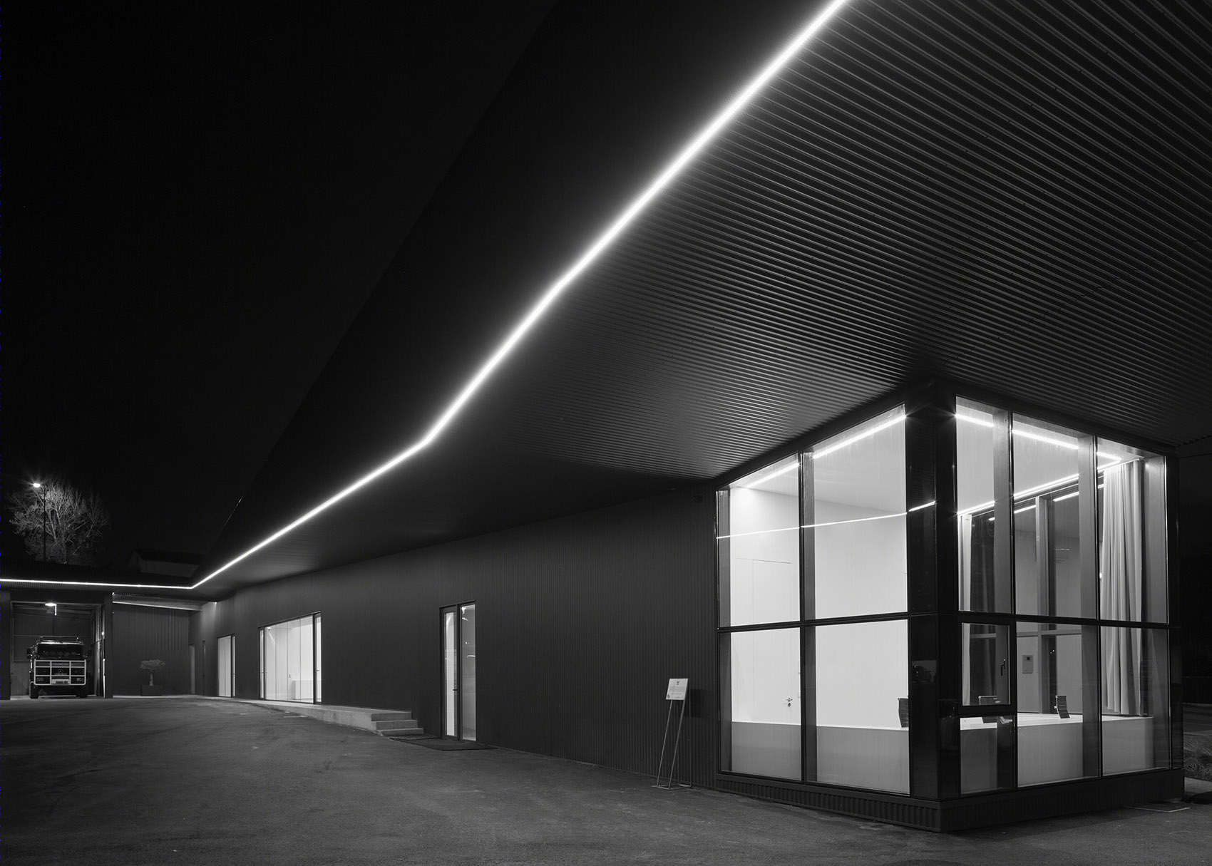 波纹板包裹的葡萄牙消防员总部大楼扩建-65