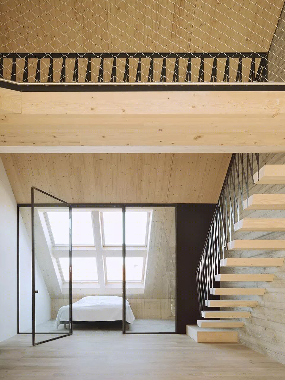 慕尼黑 R11 屋顶加建住宅 | 木结构编织室内外空间-32