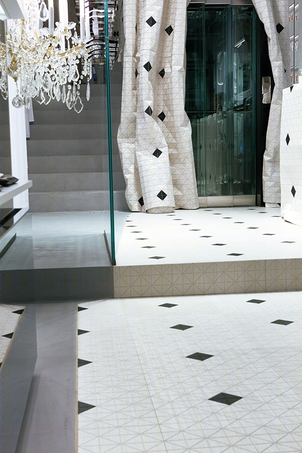 米兰 Maison Margiela 精品店,木皮与历史元素的完美融合-18