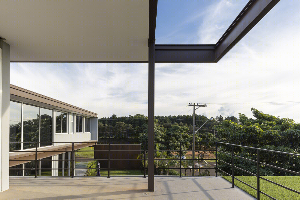 巴西 BT 别墅 | 金属结构与自然光的完美融合-45