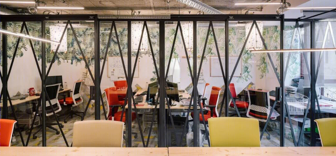 巴塞罗那多彩联合办公空间-29