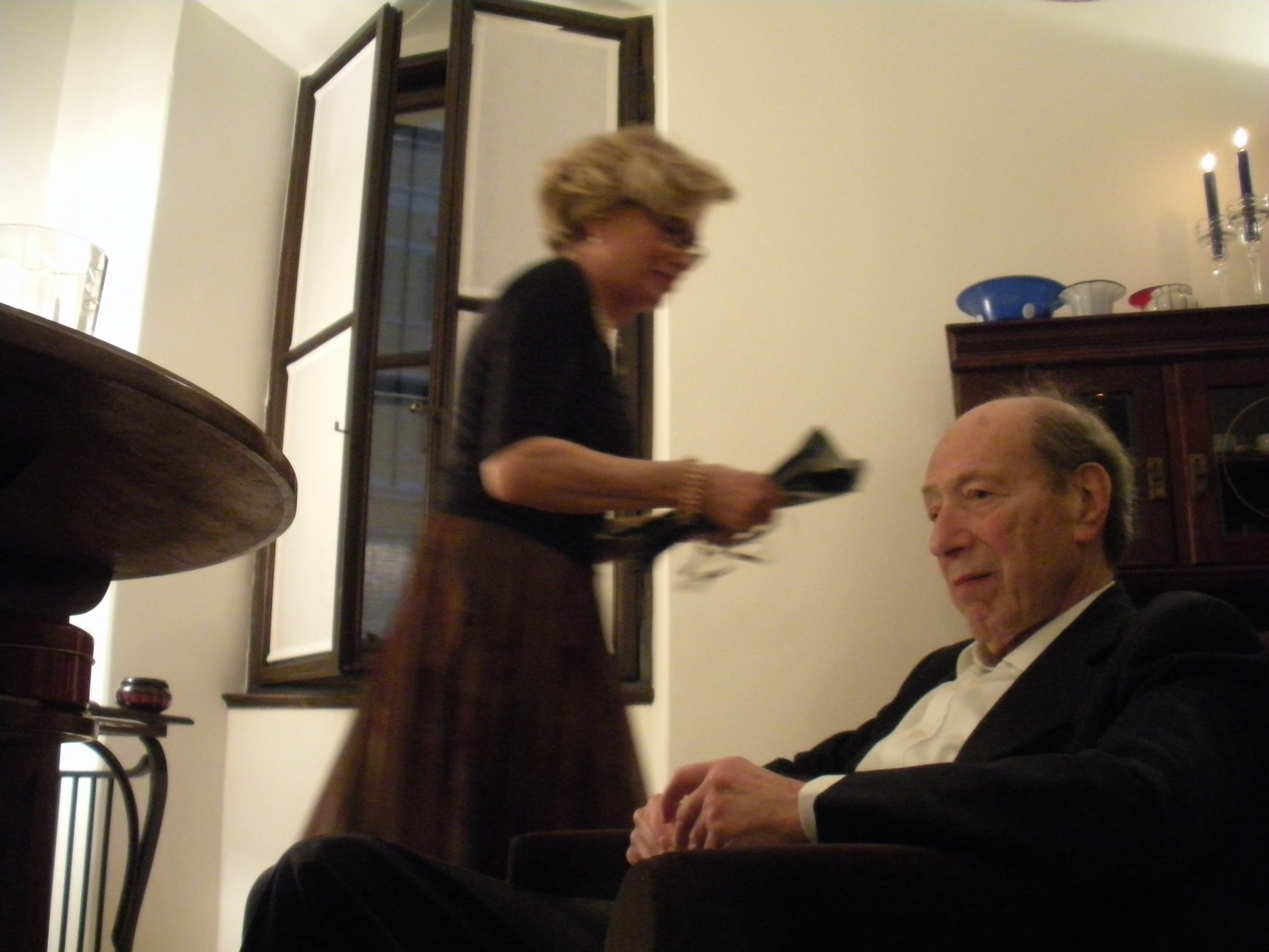 布达佩斯“时光静止”的百年公寓艺术重生-2