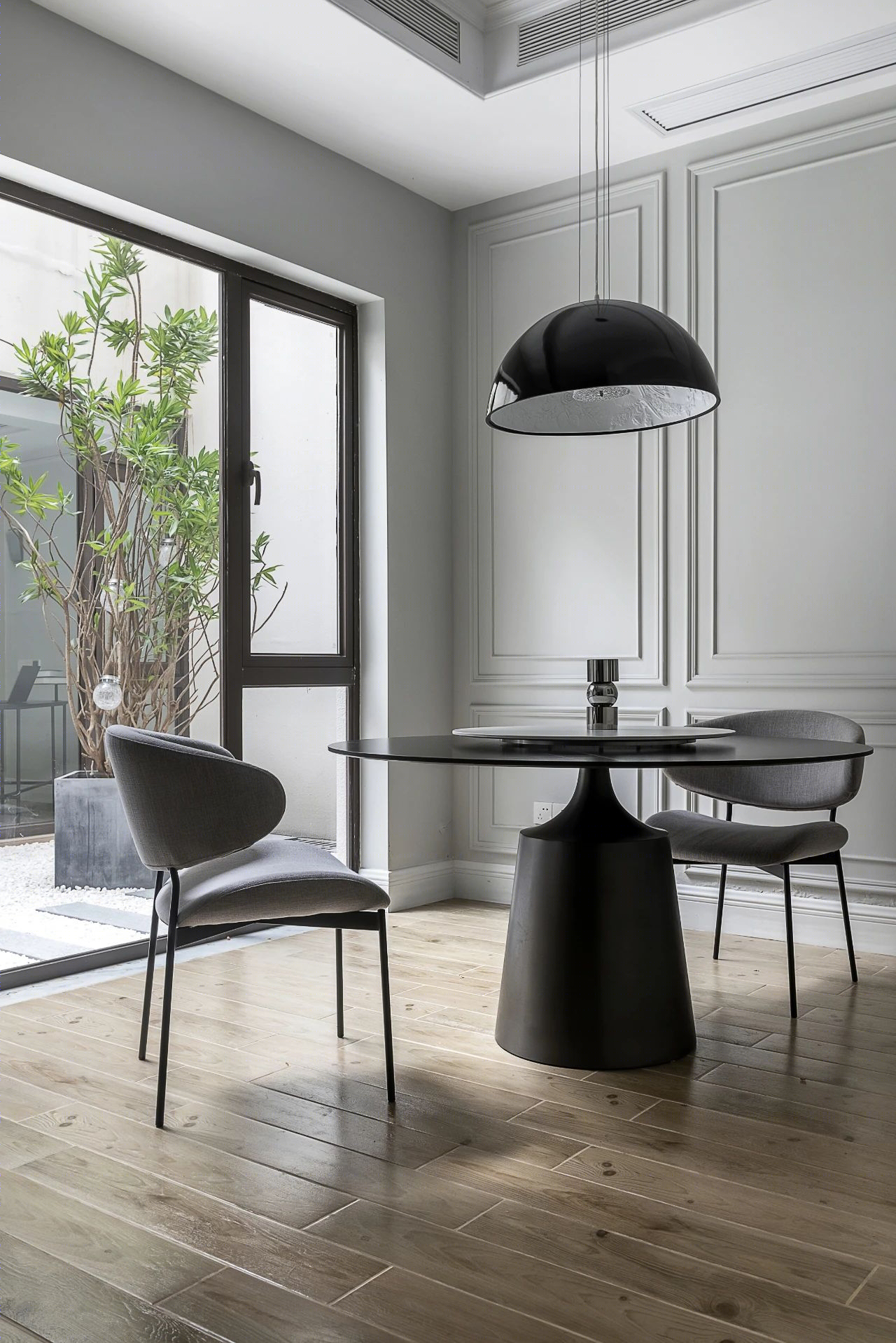 克莱因蓝点缀的简约空间设计丨中国重庆-18