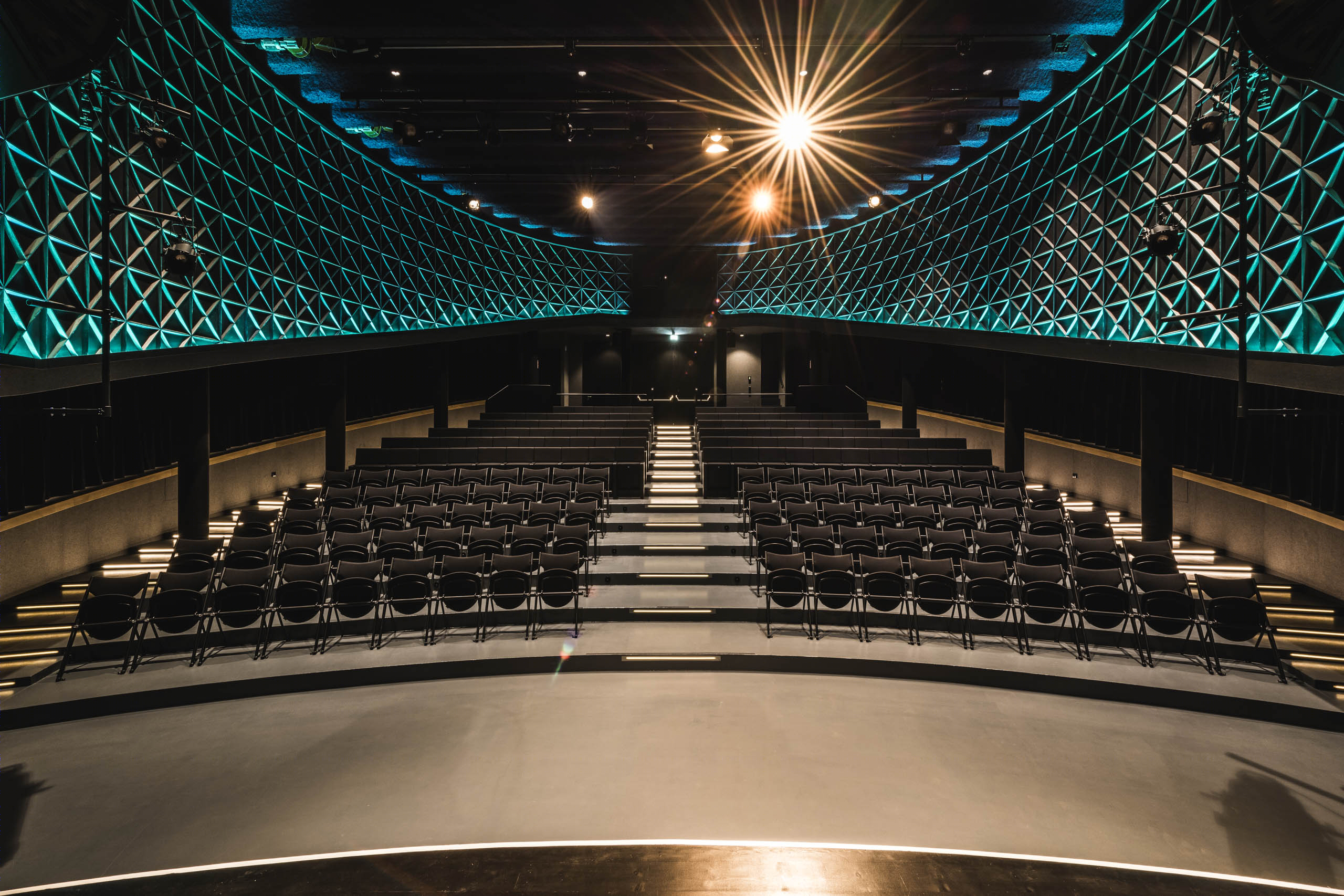 Astra 影院变身青年文化中心丨意大利-1