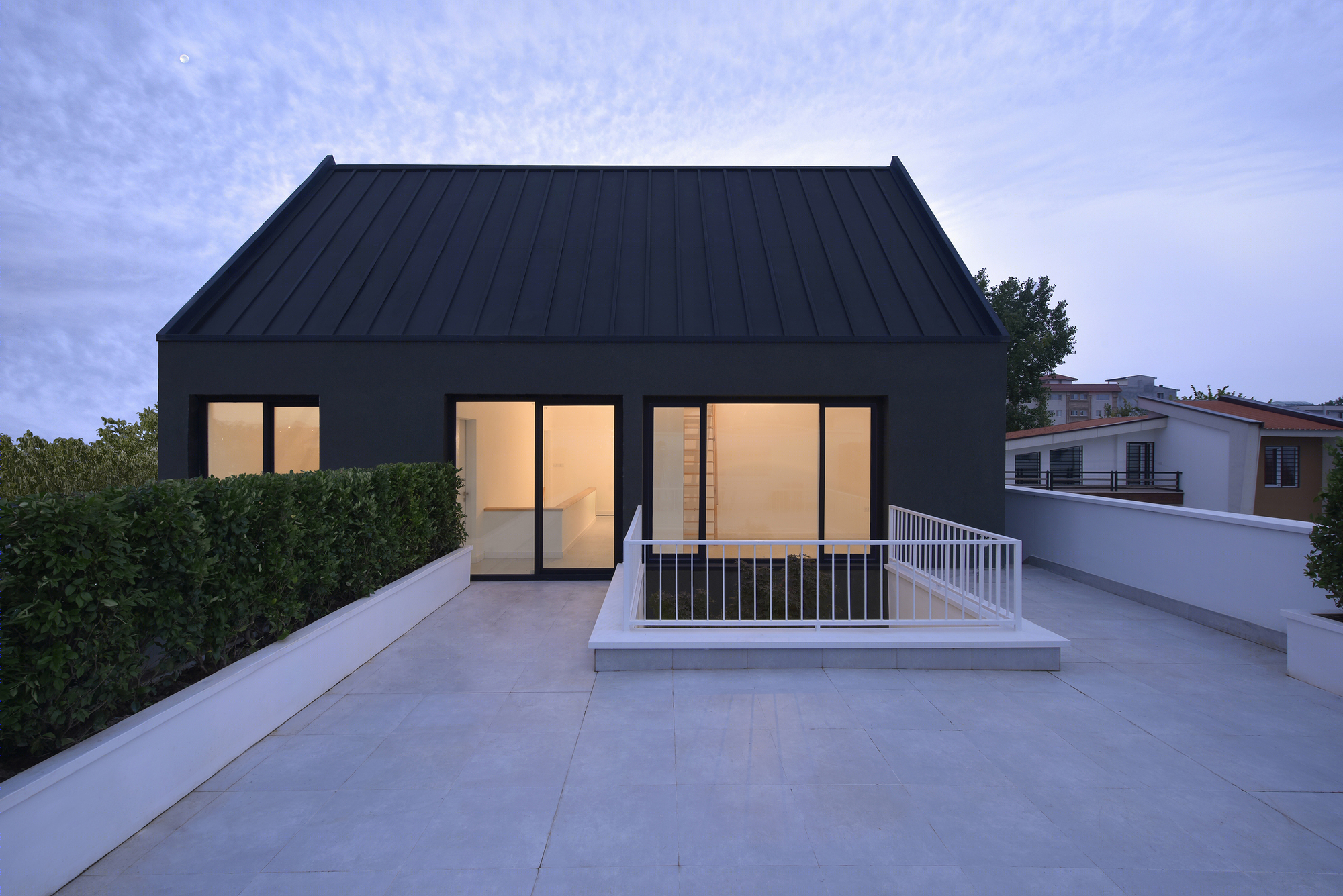 伊朗 Afra House | 自然光与绿意融入简约空间的宗教隐私设计-7