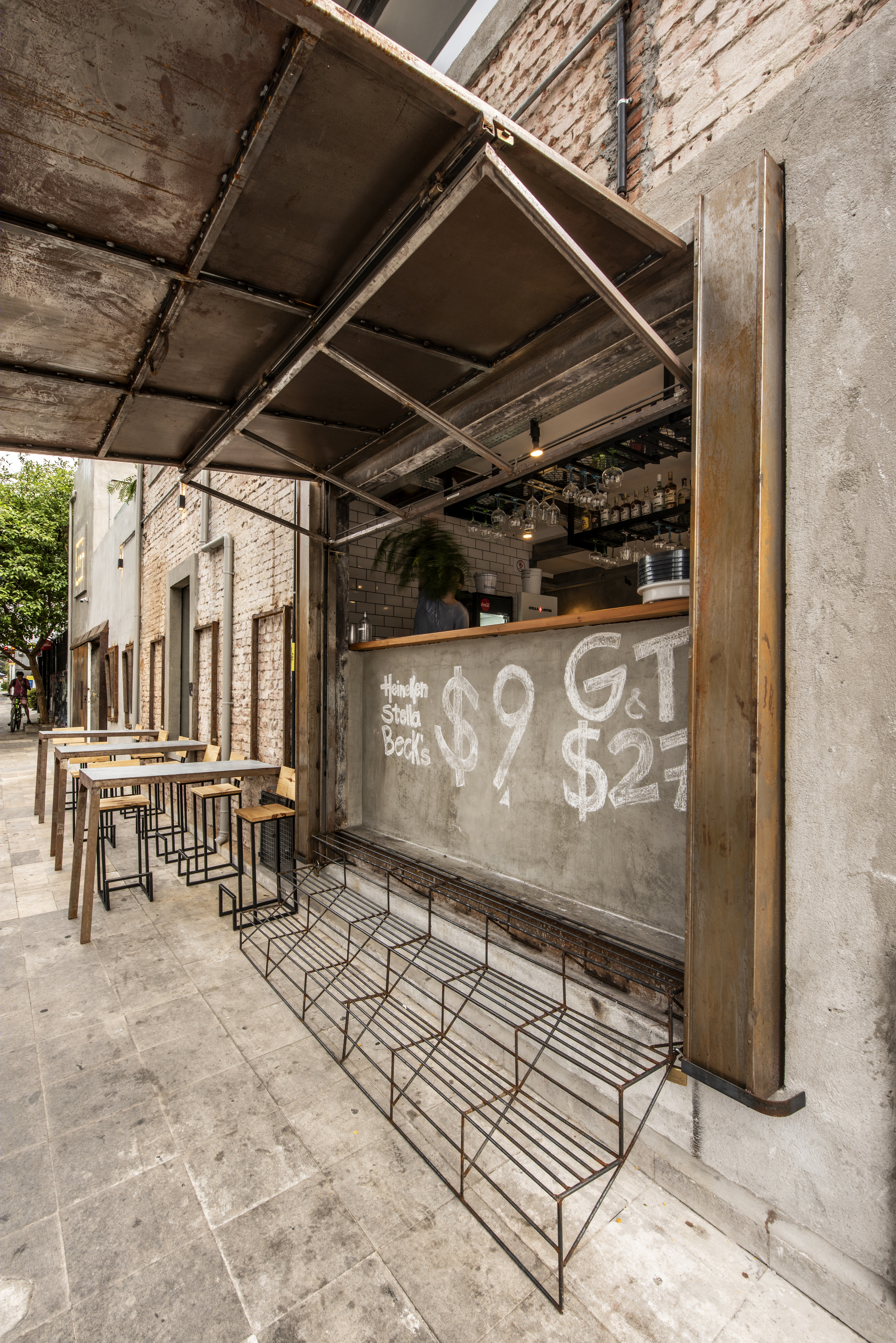 LCAC 建筑事务所设计的 Litt Bar-35