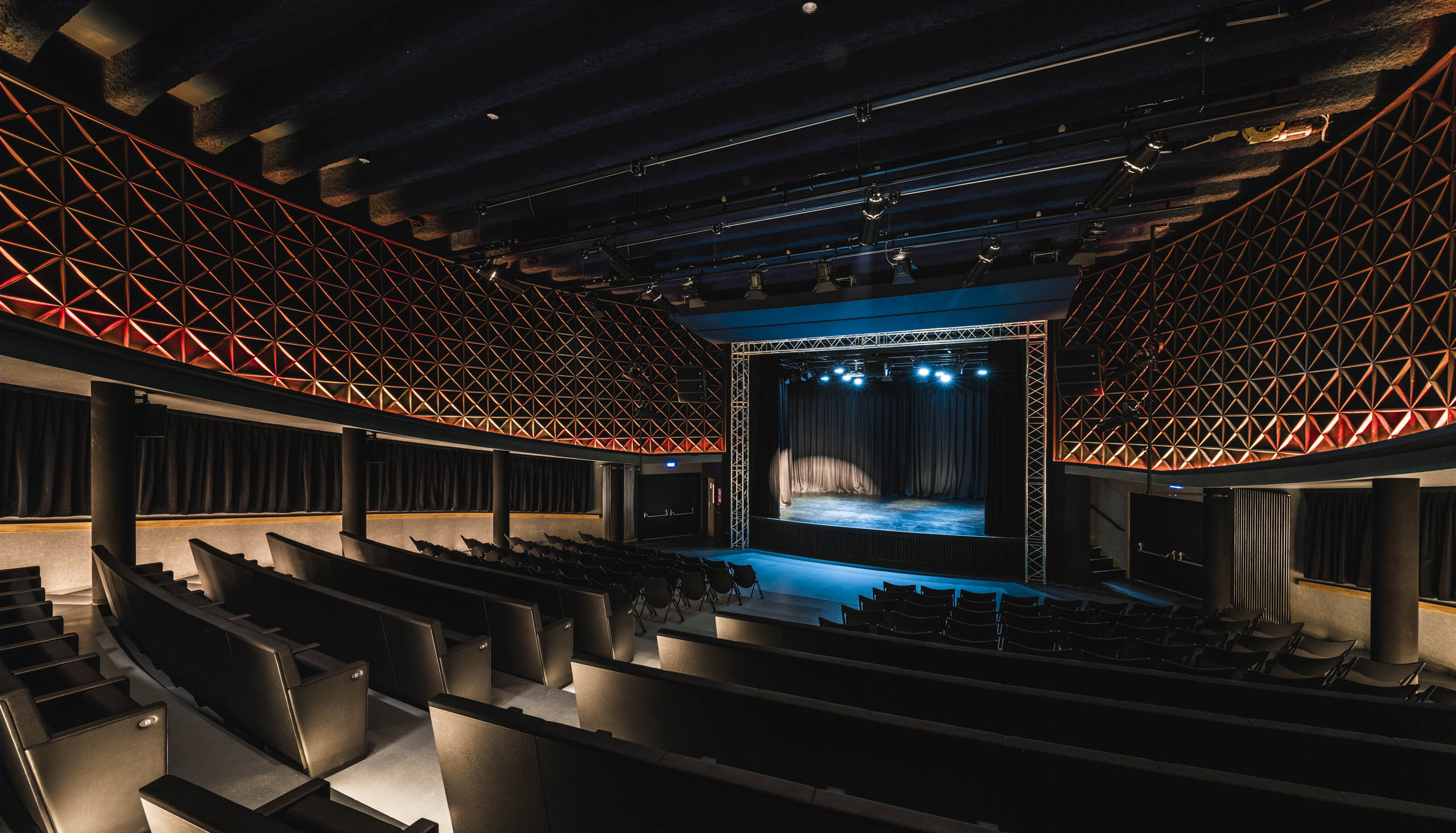 Astra 影院变身青年文化中心丨意大利-4