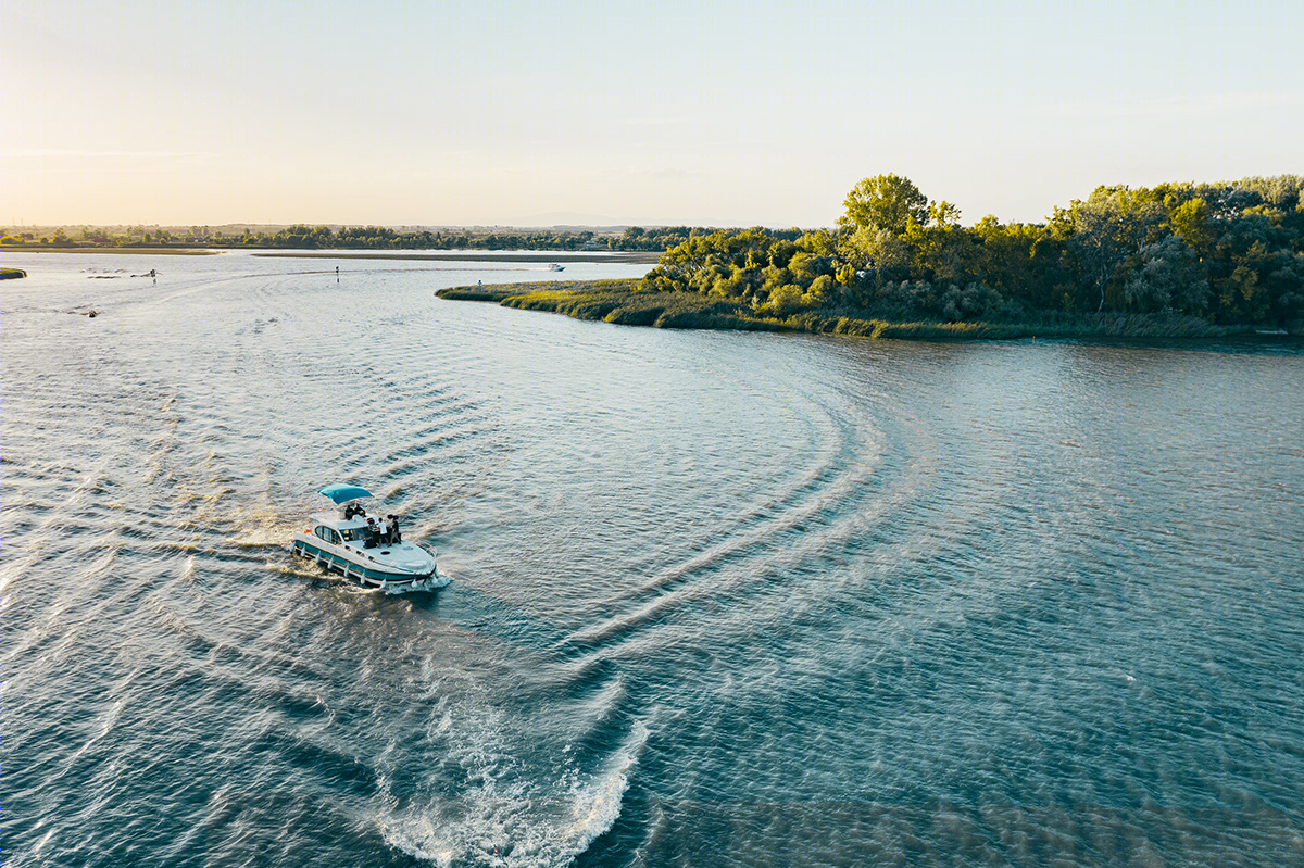 匈牙利 Lake Tisza 湖泊景观设计丨Szabó Viktor-12