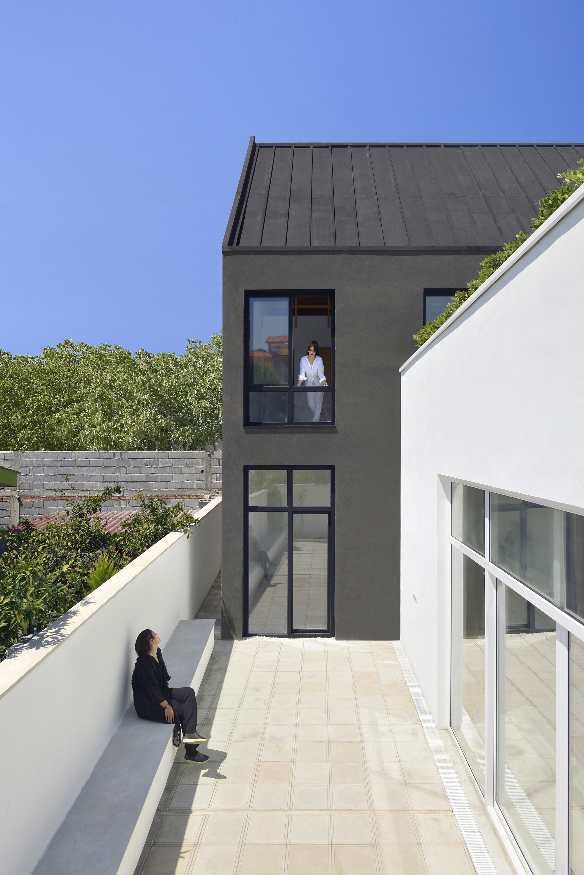 伊朗 Afra House | 自然光与绿意融入简约空间的宗教隐私设计-9