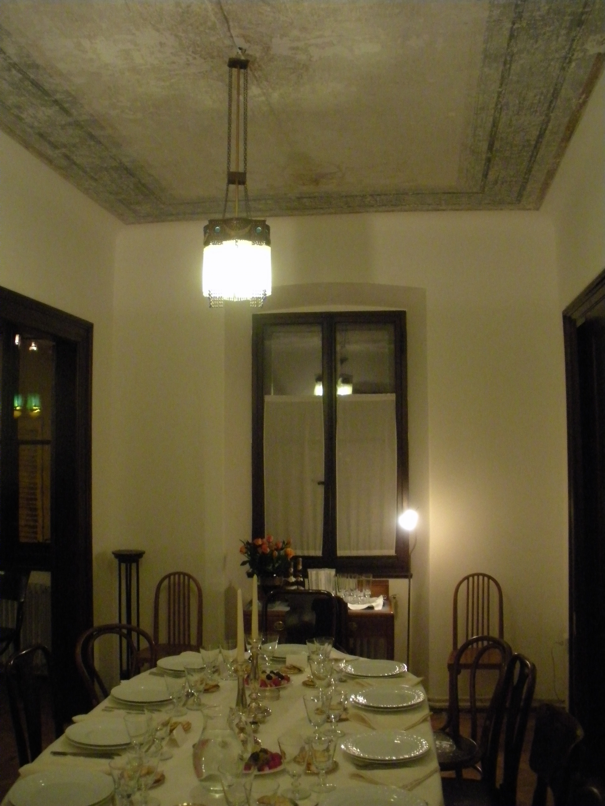 布达佩斯“时光静止”的百年公寓艺术重生-3