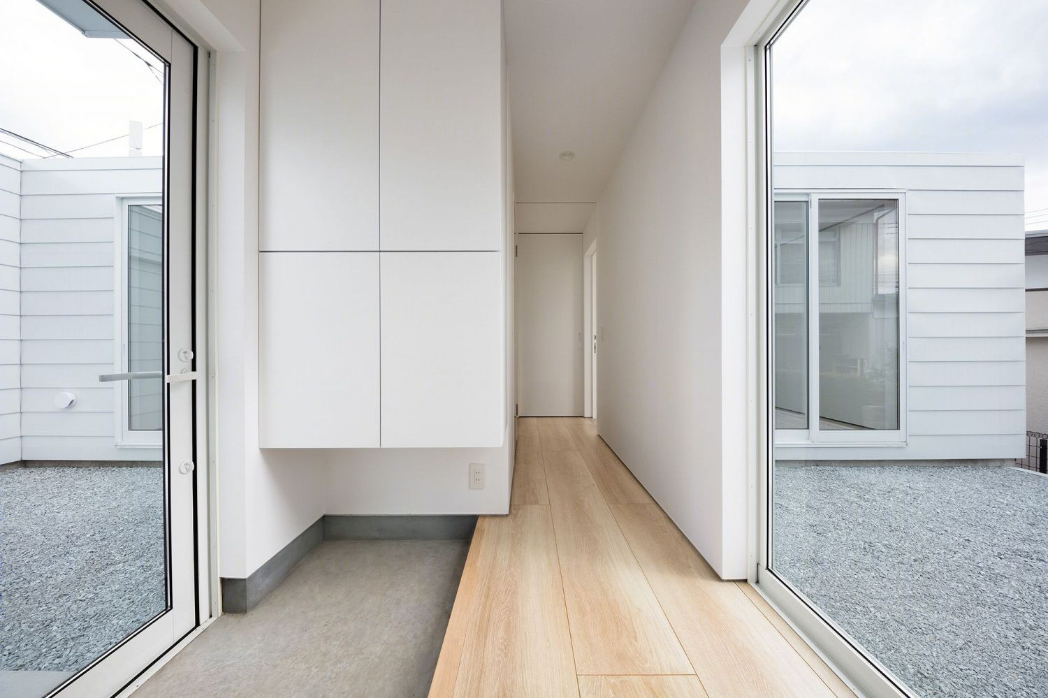 Toru kashihara Architects 打造日本 Numata 木质连栋住宅 | 极简风格与室内庭院设计-5