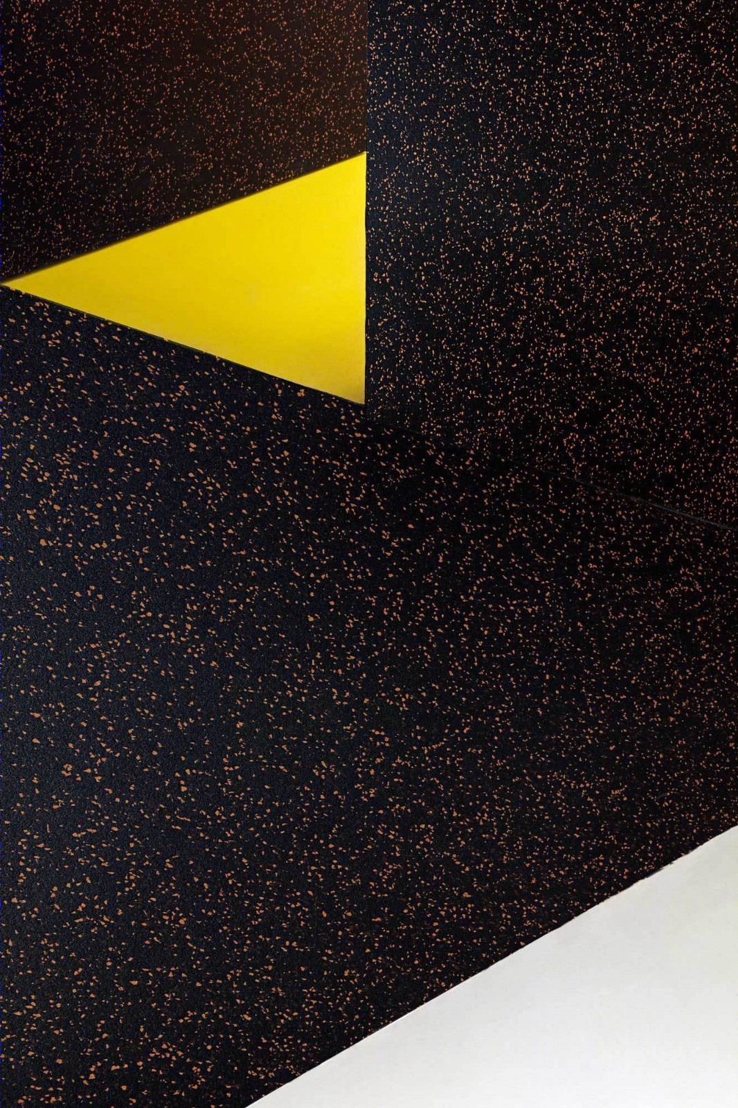 马德里阁楼公寓 | 撞色几何形状与可持续材料的创新融合-23