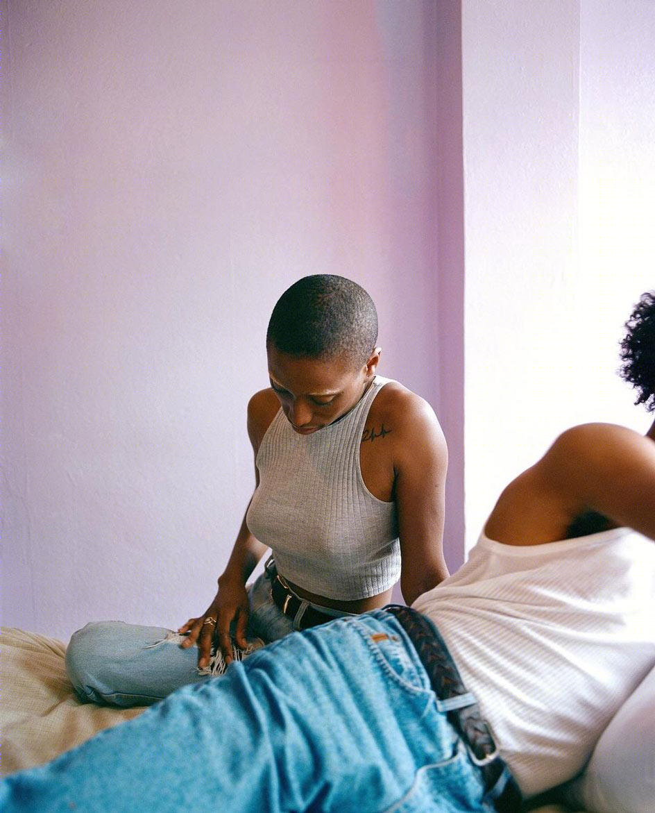 彩虹之家的挑战 | LGBTQ+摄影师如何通过“选择家庭”打破传统-12