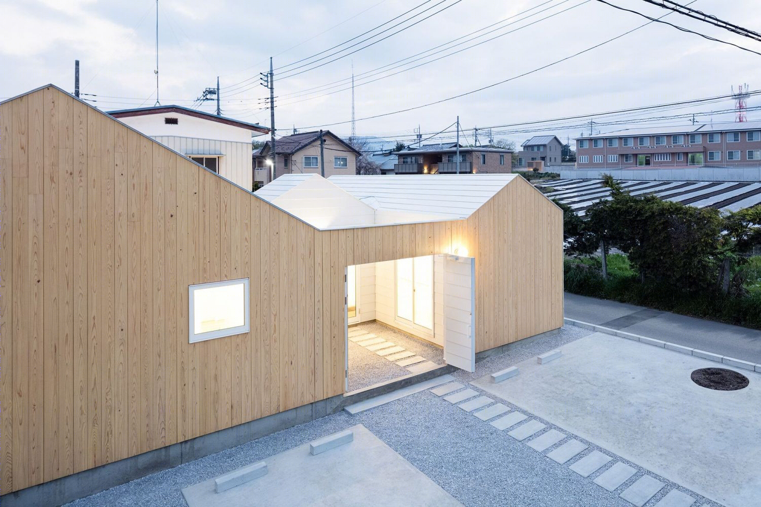 Toru kashihara Architects 打造日本 Numata 木质连栋住宅 | 极简风格与室内庭院设计-8