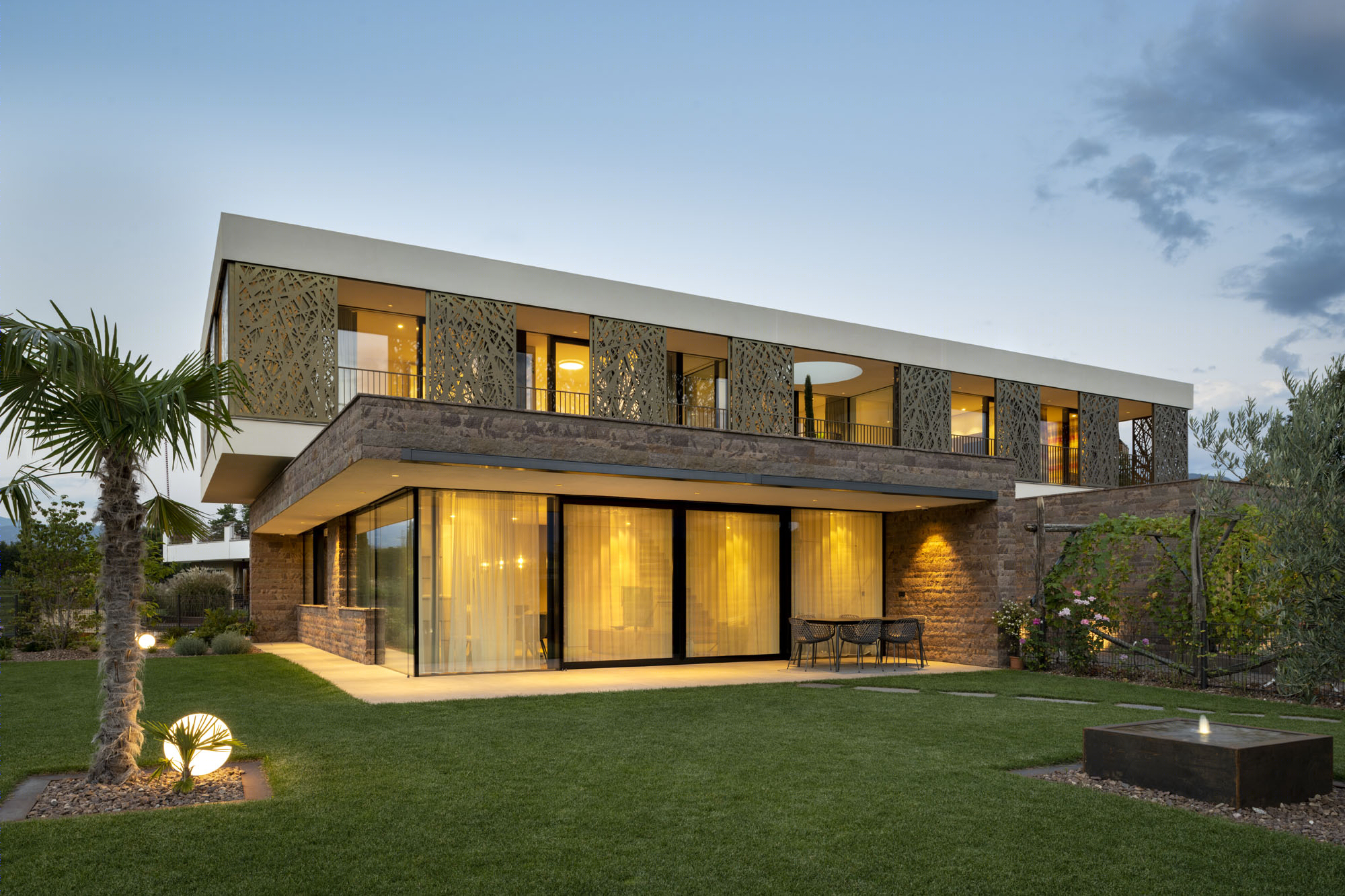 三世代共享家园 · House P2 绿色线性景观别墅丨monovolume architecture + design-24