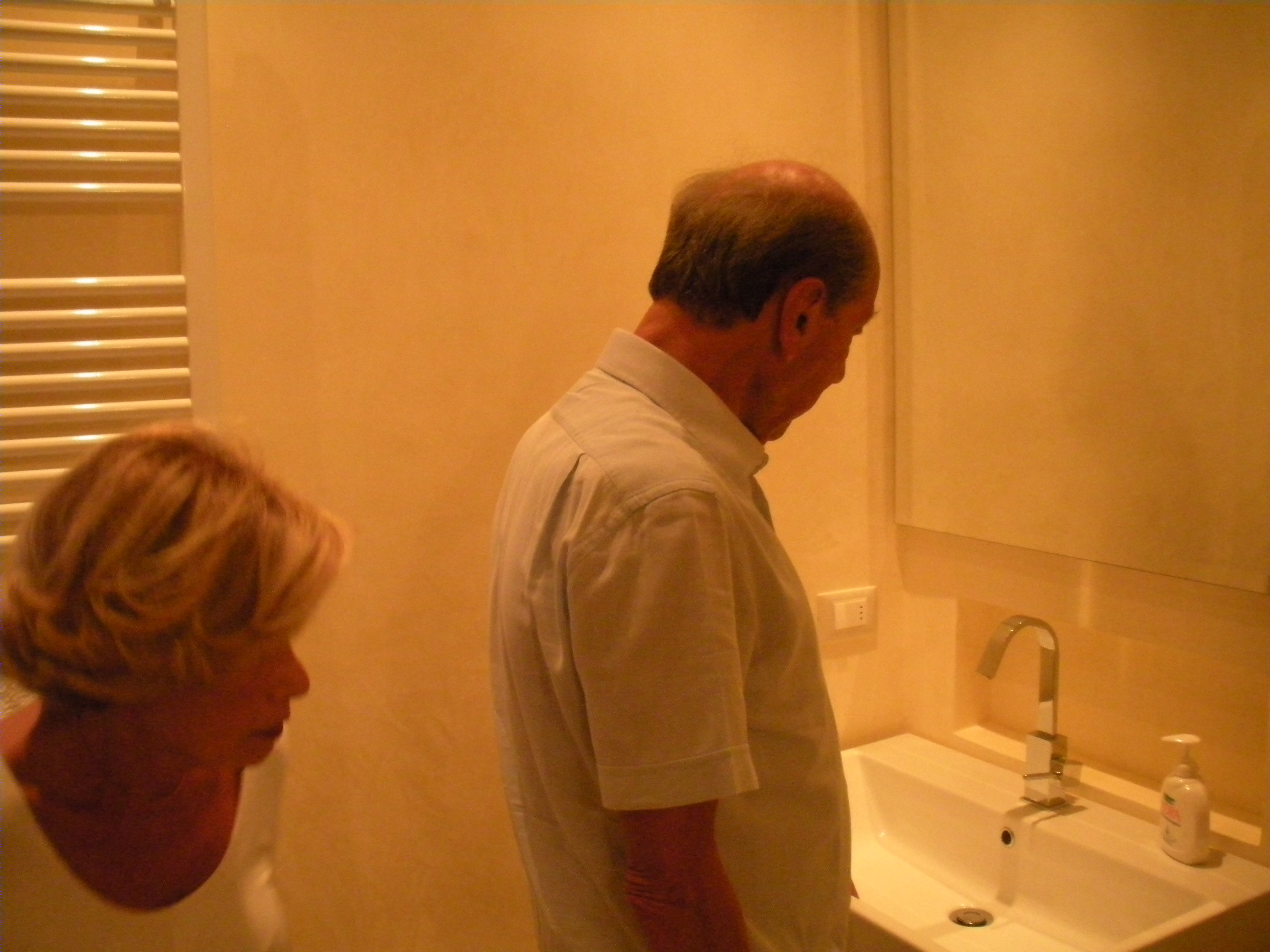 布达佩斯“时光静止”的百年公寓艺术重生-10