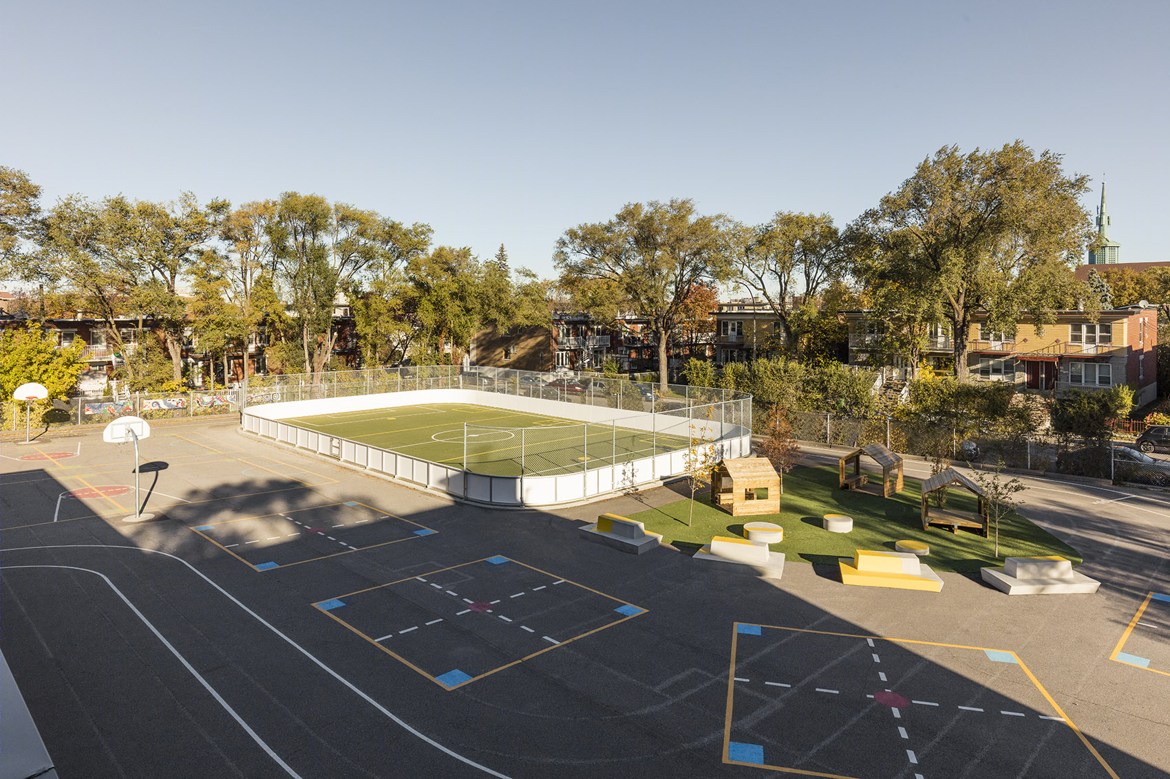 加拿大蒙特利尔École Sainte-Anne 小学 多功能户外空间促学生身心发展-5