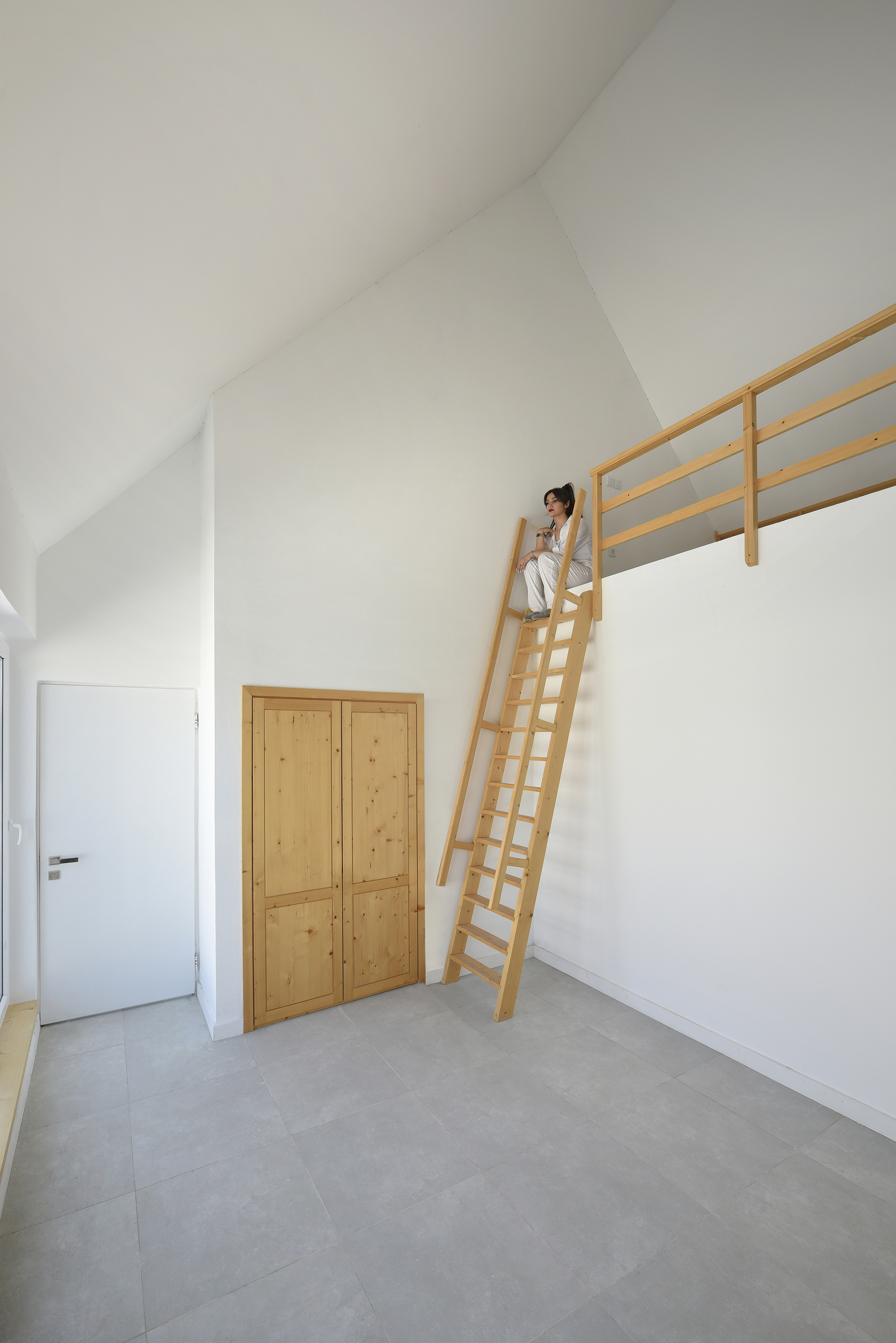 伊朗 Afra House | 自然光与绿意融入简约空间的宗教隐私设计-19
