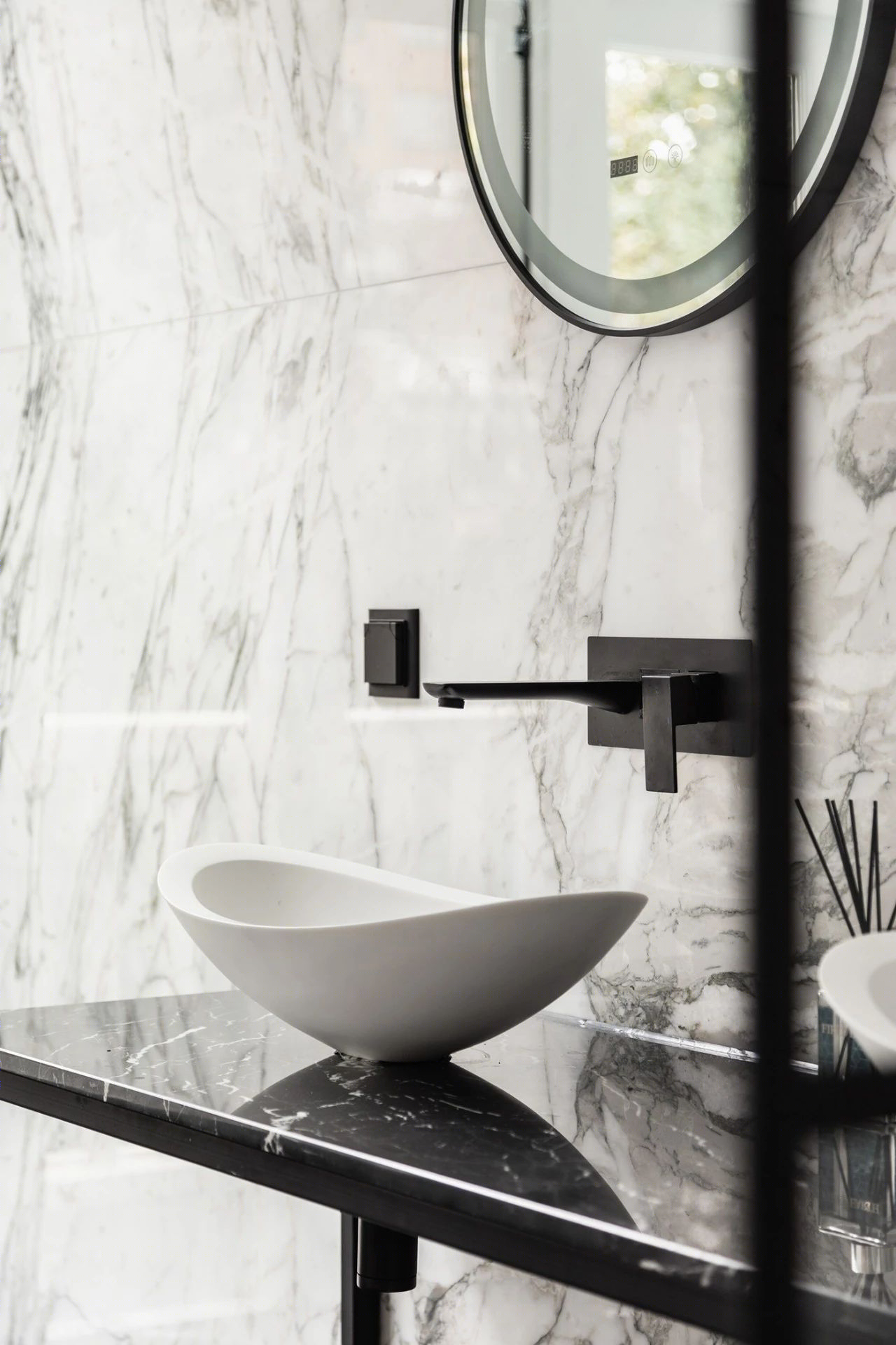 意大利大理石装点的豪华家居空间-23