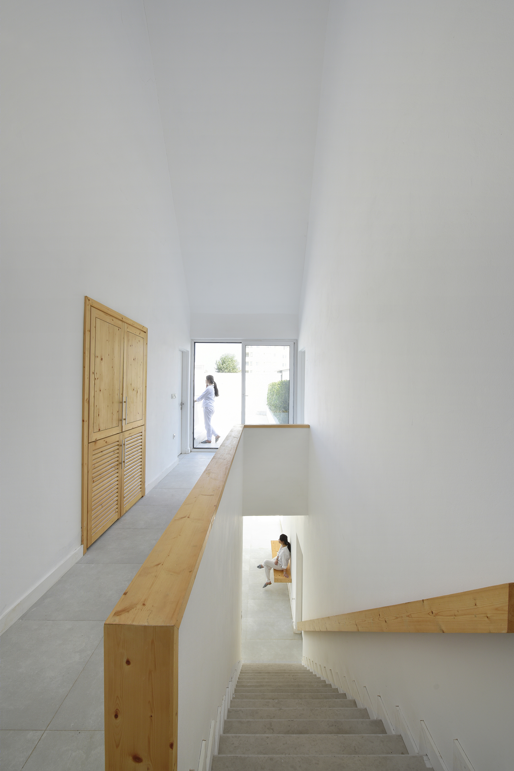 伊朗 Afra House | 自然光与绿意融入简约空间的宗教隐私设计-20