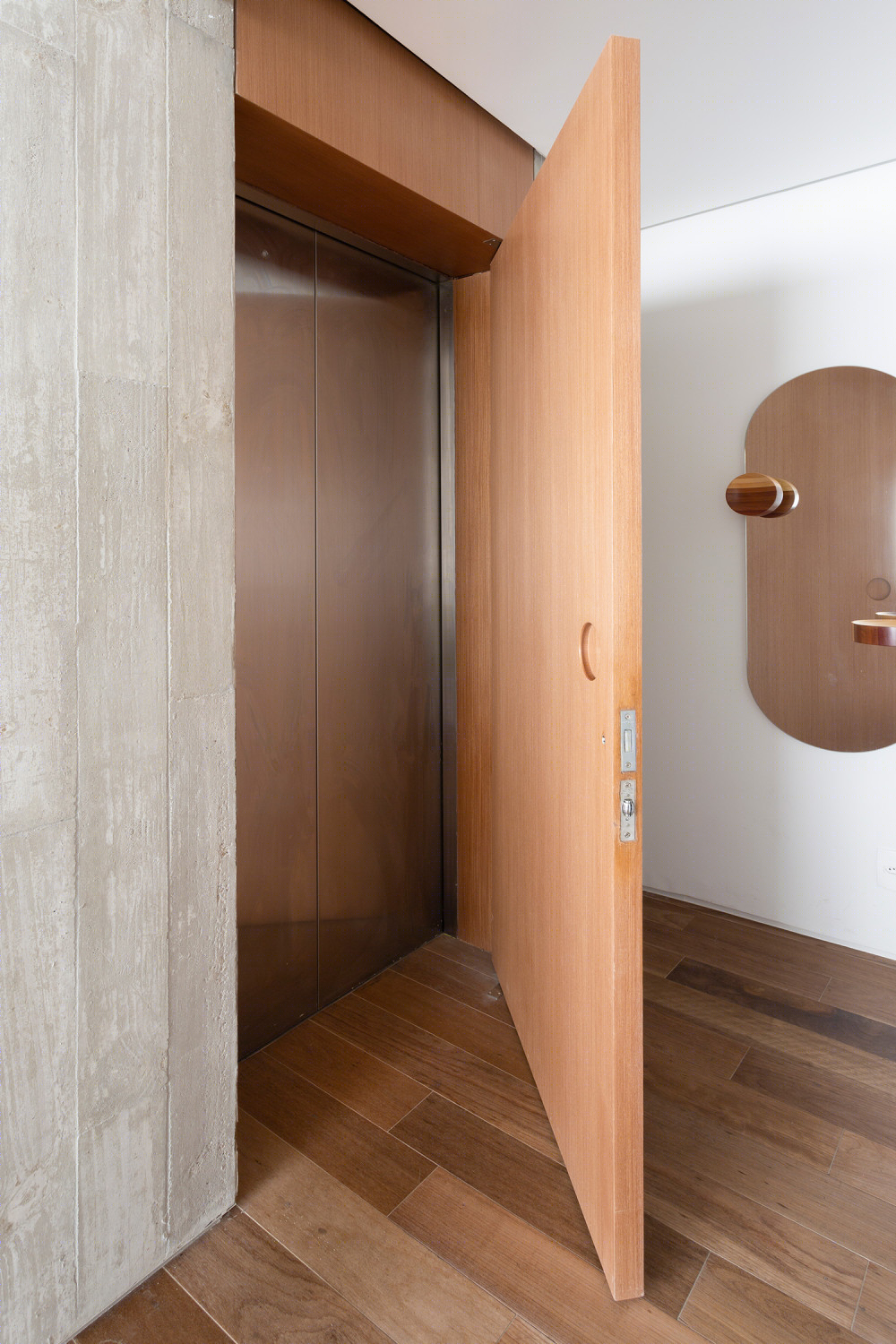 巴西现代简约公寓 | 社交大厅与私密空间的完美整合-22