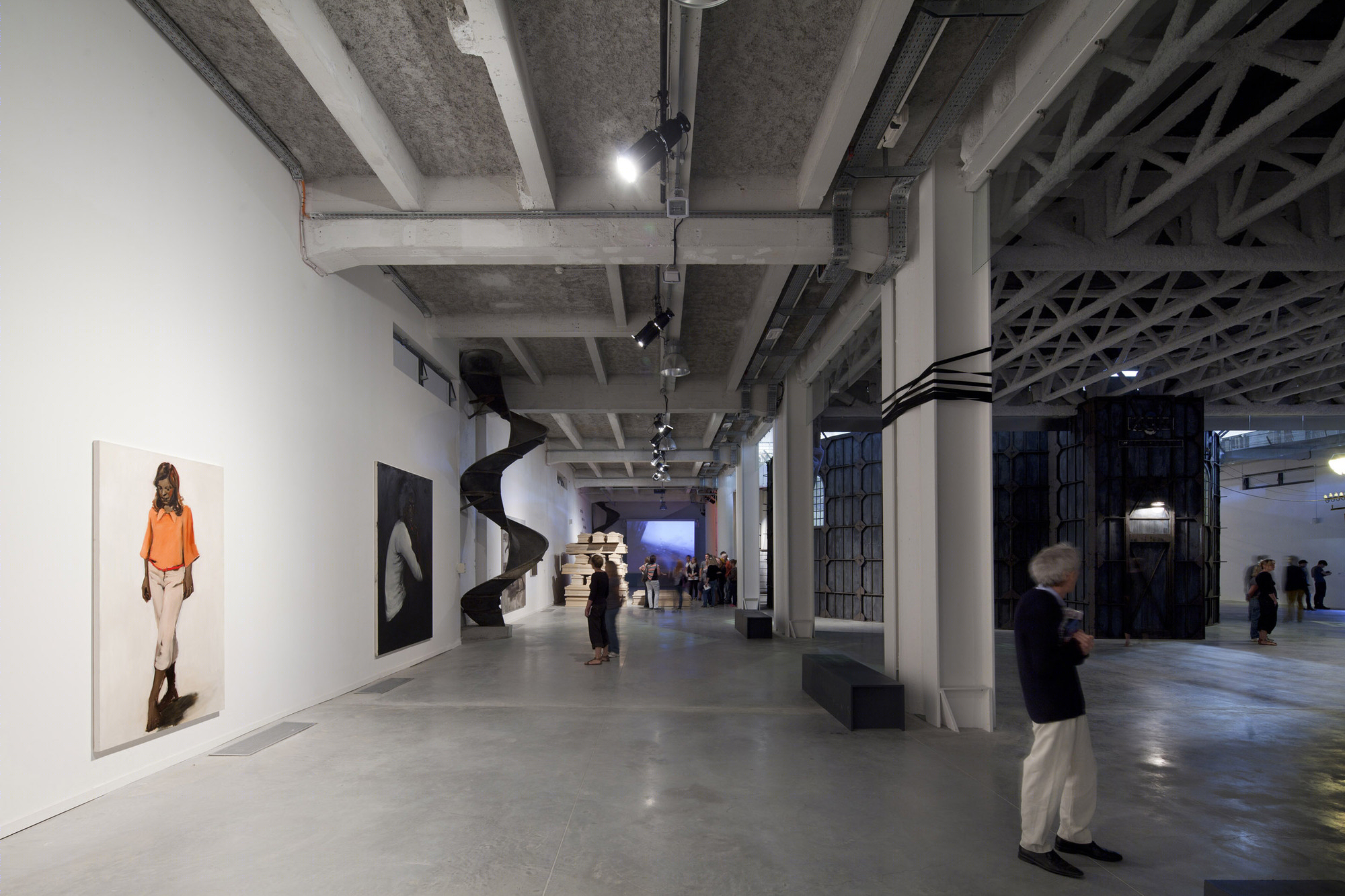 旧厂房焕新颜,变身多功能展厅与办公室-19