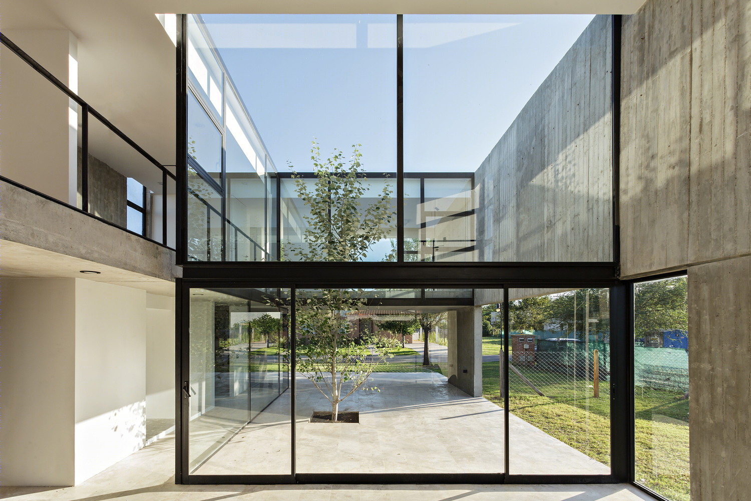 阿根廷“House in La Comarca”融入自然，打造开放式家庭空间-45
