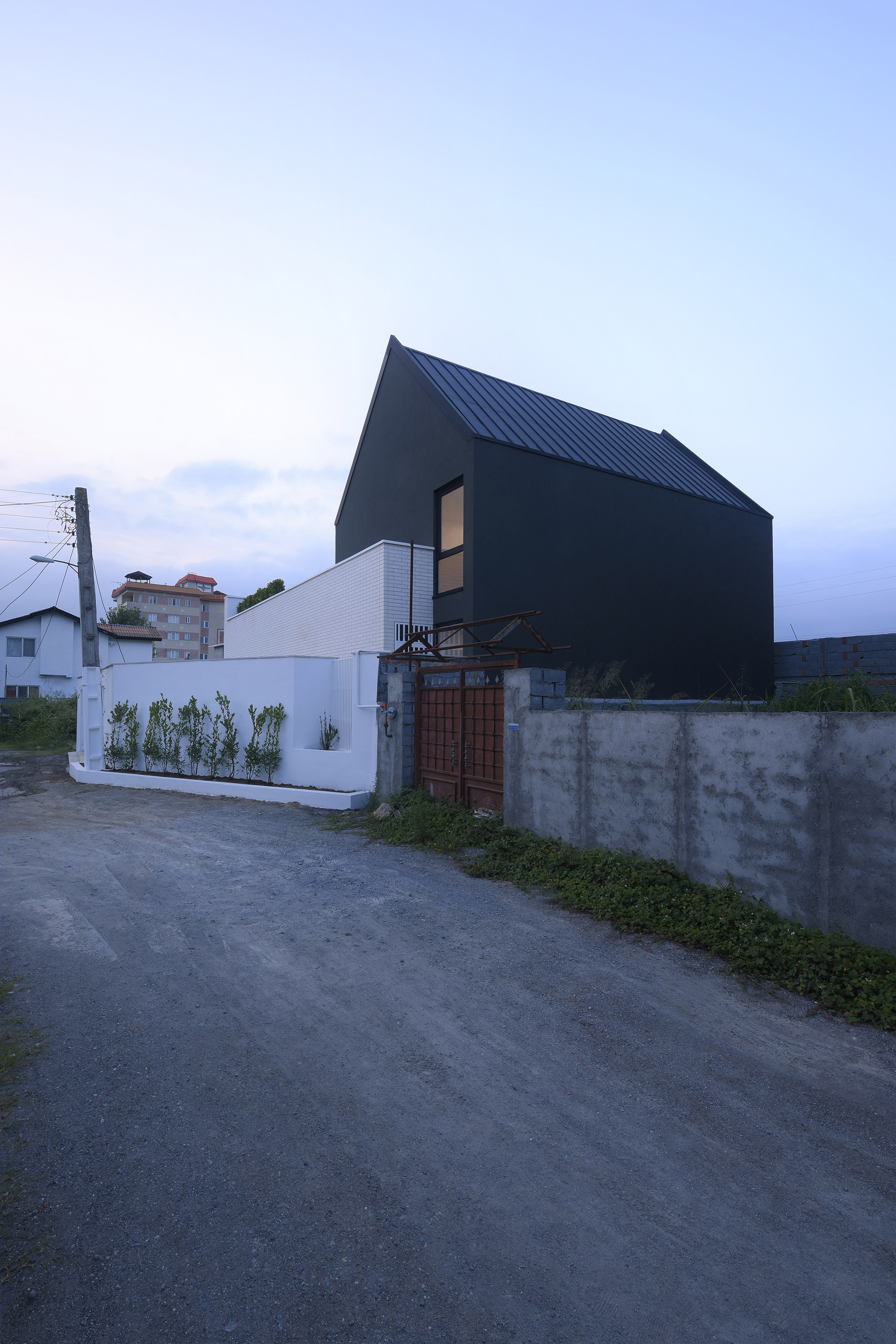 伊朗 Afra House | 自然光与绿意融入简约空间的宗教隐私设计-23