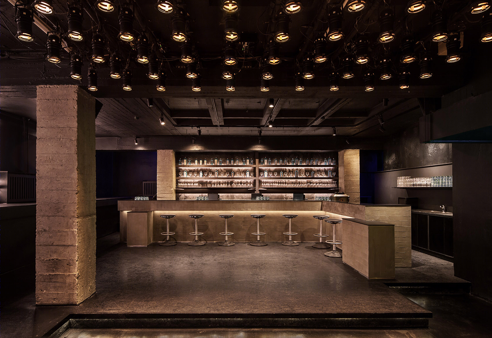柏林夜店“周末之家”酒吧更新,历史语境下的现代实验-3