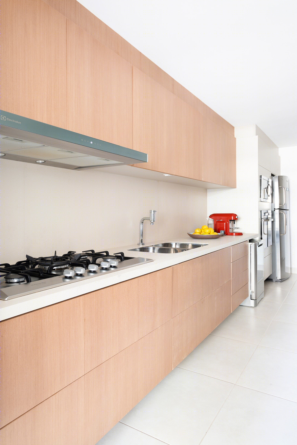 巴西现代简约公寓 | 社交大厅与私密空间的完美整合-38